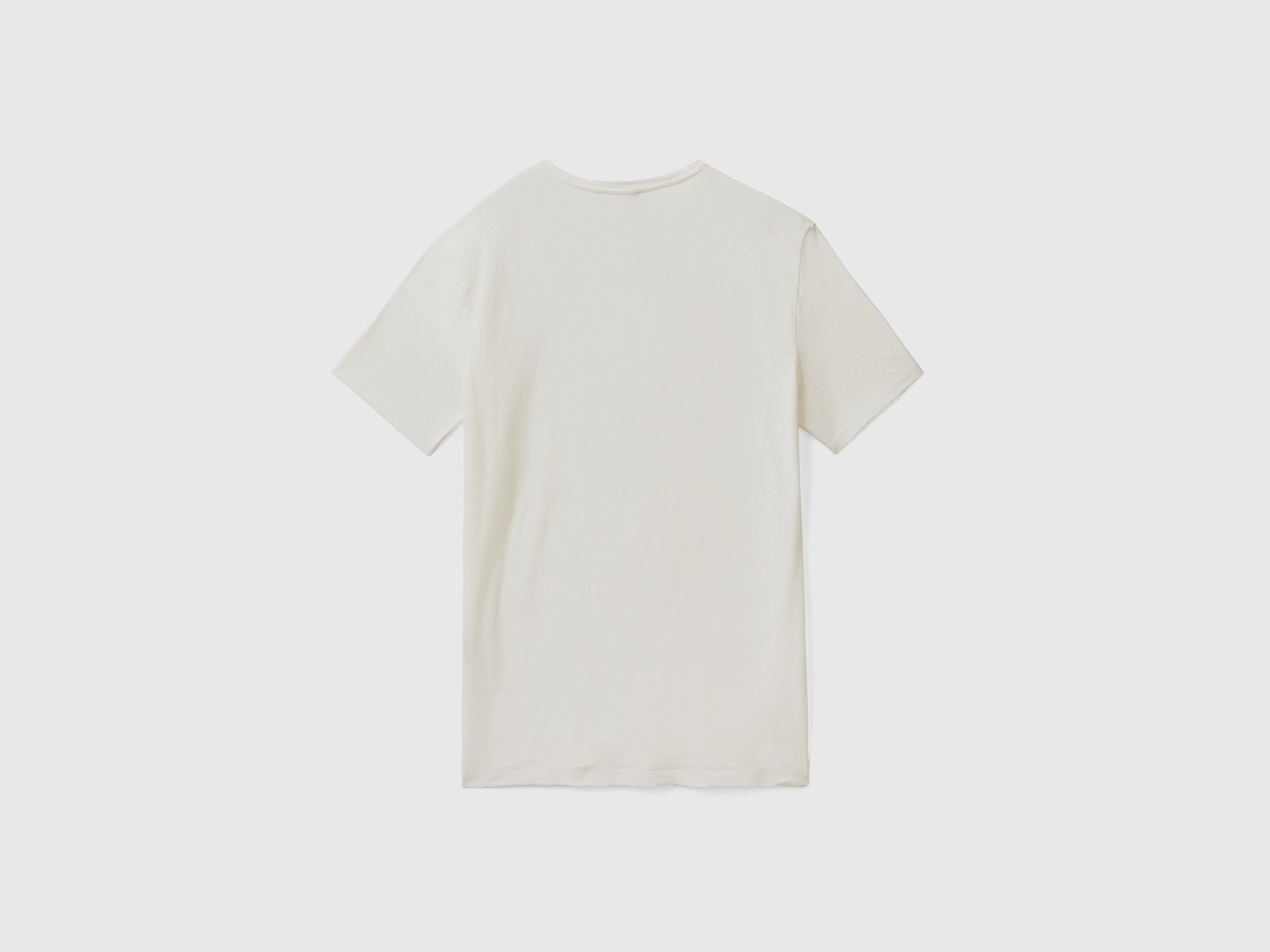 يونايتد كولورز اوف بينيتون تي شيرت من خليط الكتان سادة نص كم رجالي