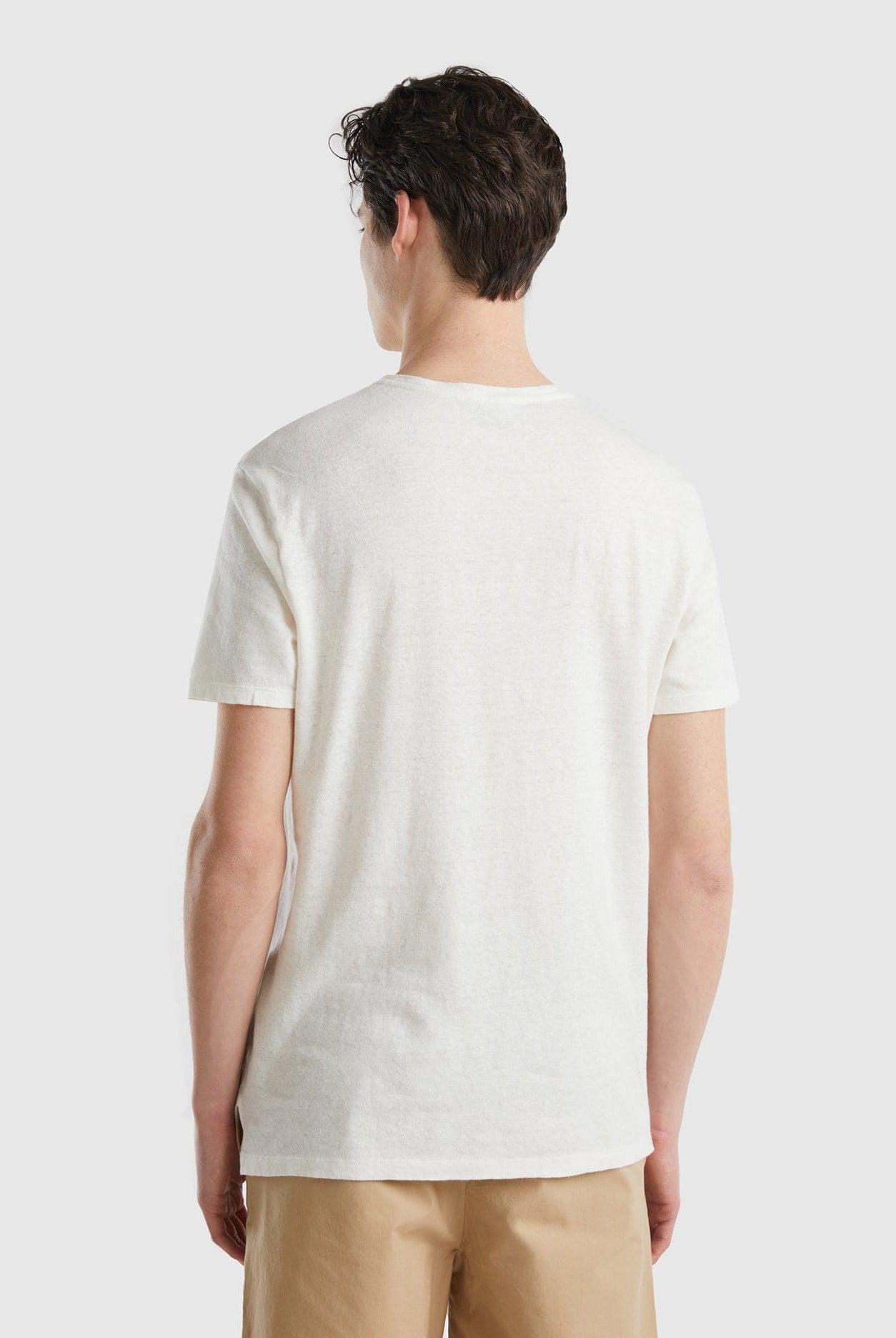 يونايتد كولورز اوف بينيتون تي شيرت من خليط الكتان سادة نص كم رجالي