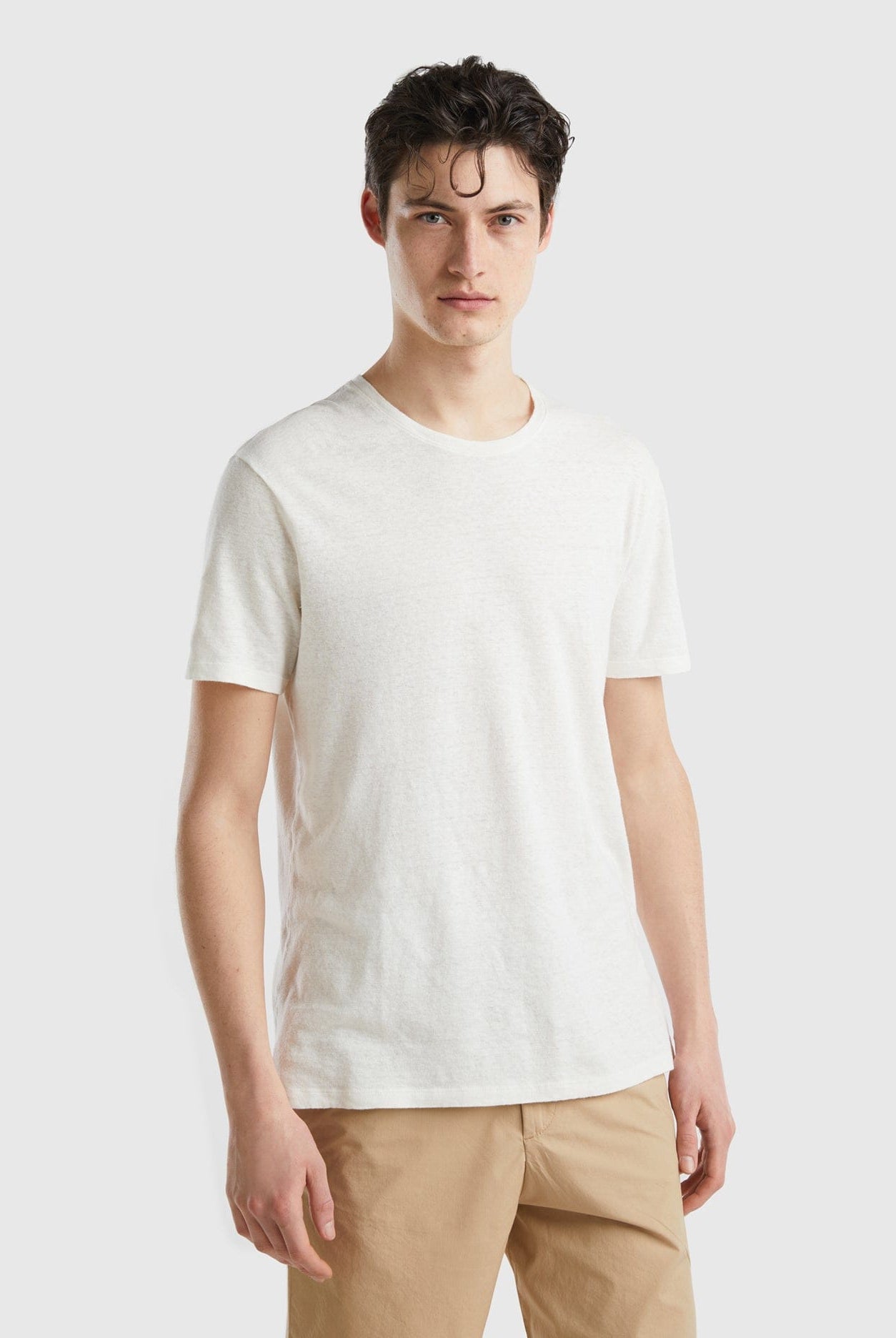 يونايتد كولورز اوف بينيتون تي شيرت من خليط الكتان سادة نص كم رجالي