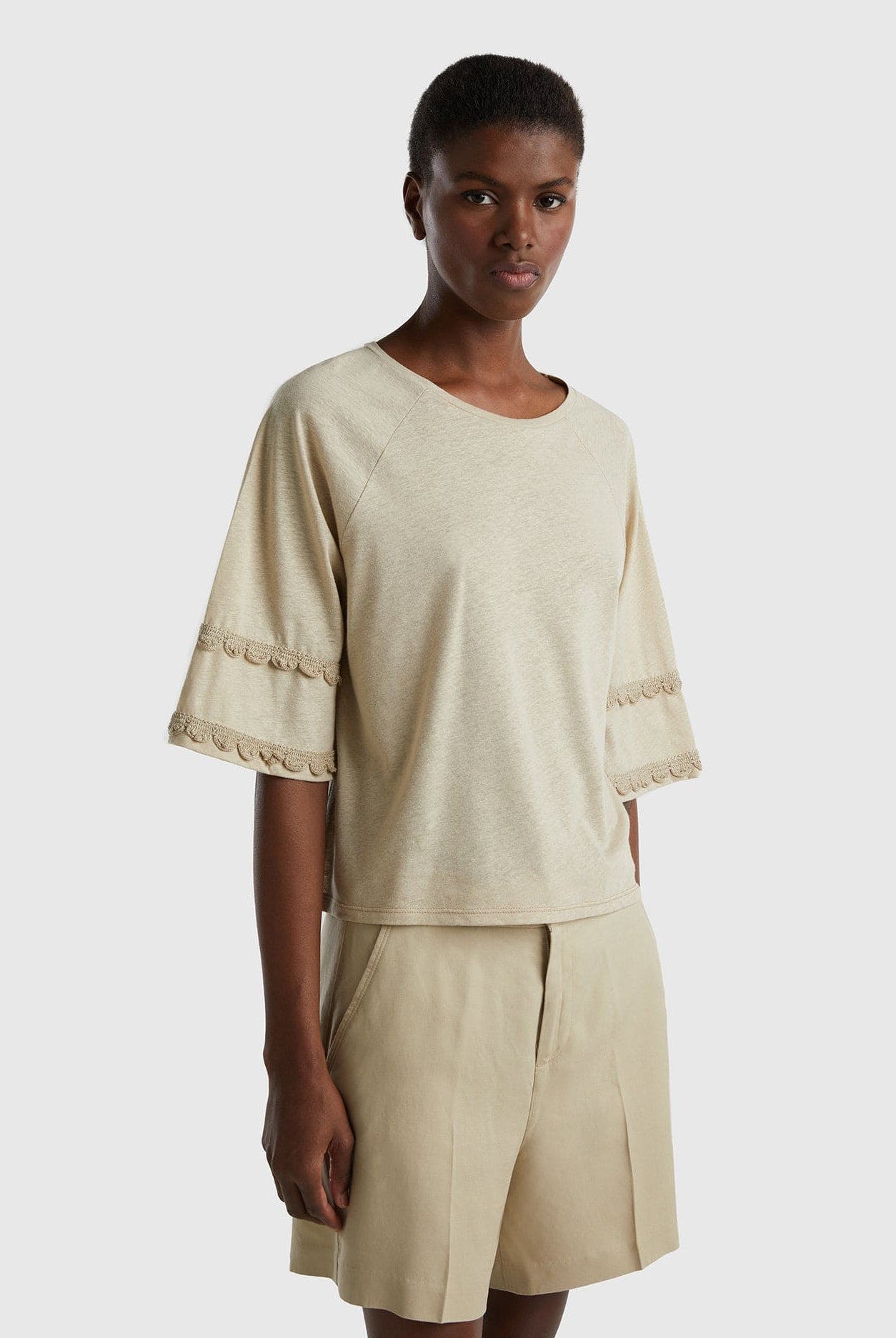 يونايتد كولورز اوف بينيتون تي شيرت من الكتان كم واسع نسائي