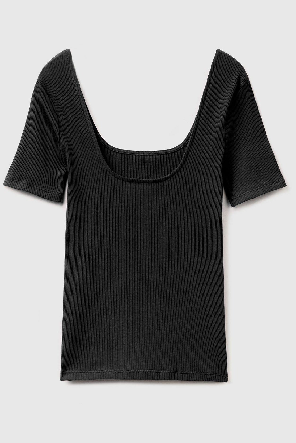 يونايتد كولورز اوف بينيتون تيشيرت نسائي مضلع برقبة واسعة