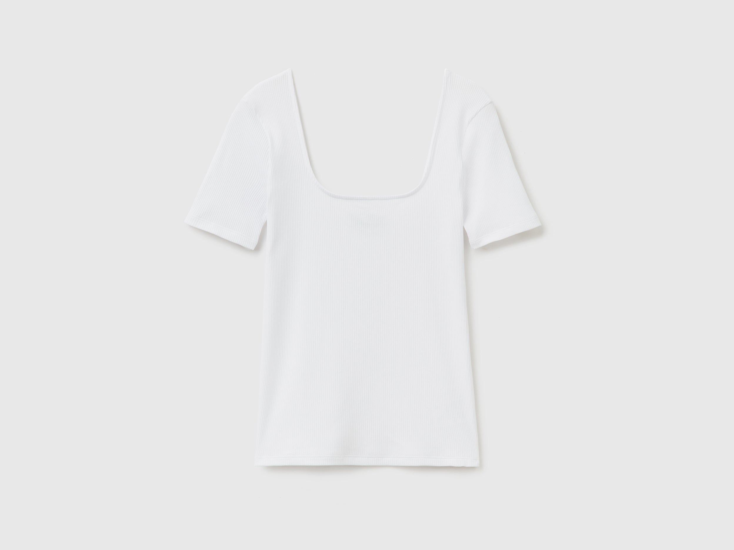 يونايتد كولورز اوف بينيتون تيشيرت نسائي مضلع برقبة واسعة