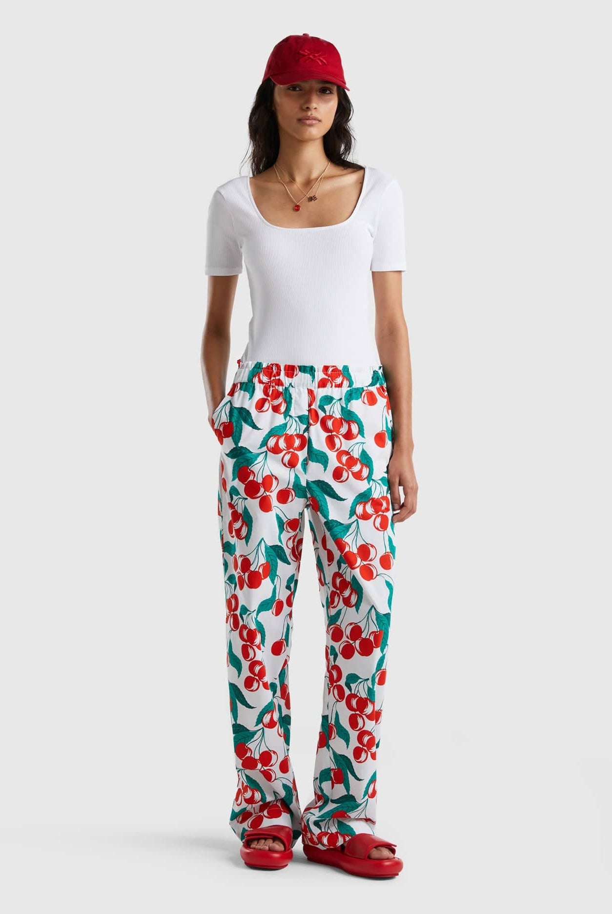 يونايتد كولورز اوف بينيتون تيشيرت نسائي مضلع برقبة واسعة