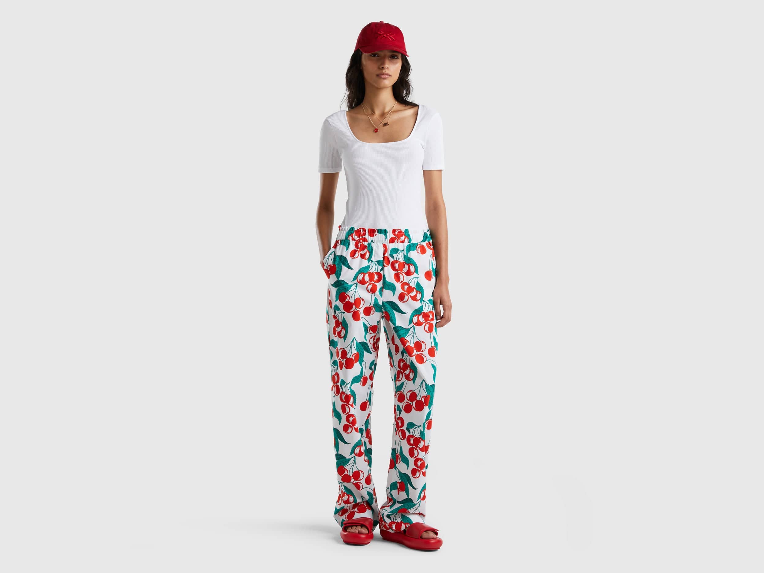 يونايتد كولورز اوف بينيتون تيشيرت نسائي مضلع برقبة واسعة