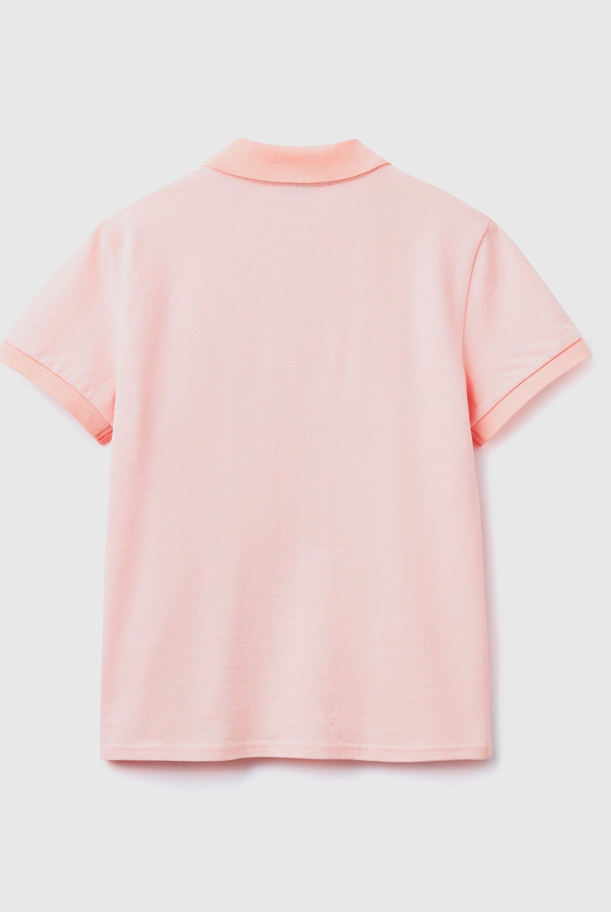 يونايتد كولورز اوف بينيتون تيشيرت بولو نسائي بتطريز فواكه