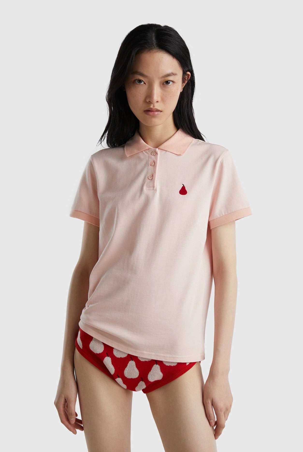 يونايتد كولورز اوف بينيتون تيشيرت بولو نسائي بتطريز فواكه