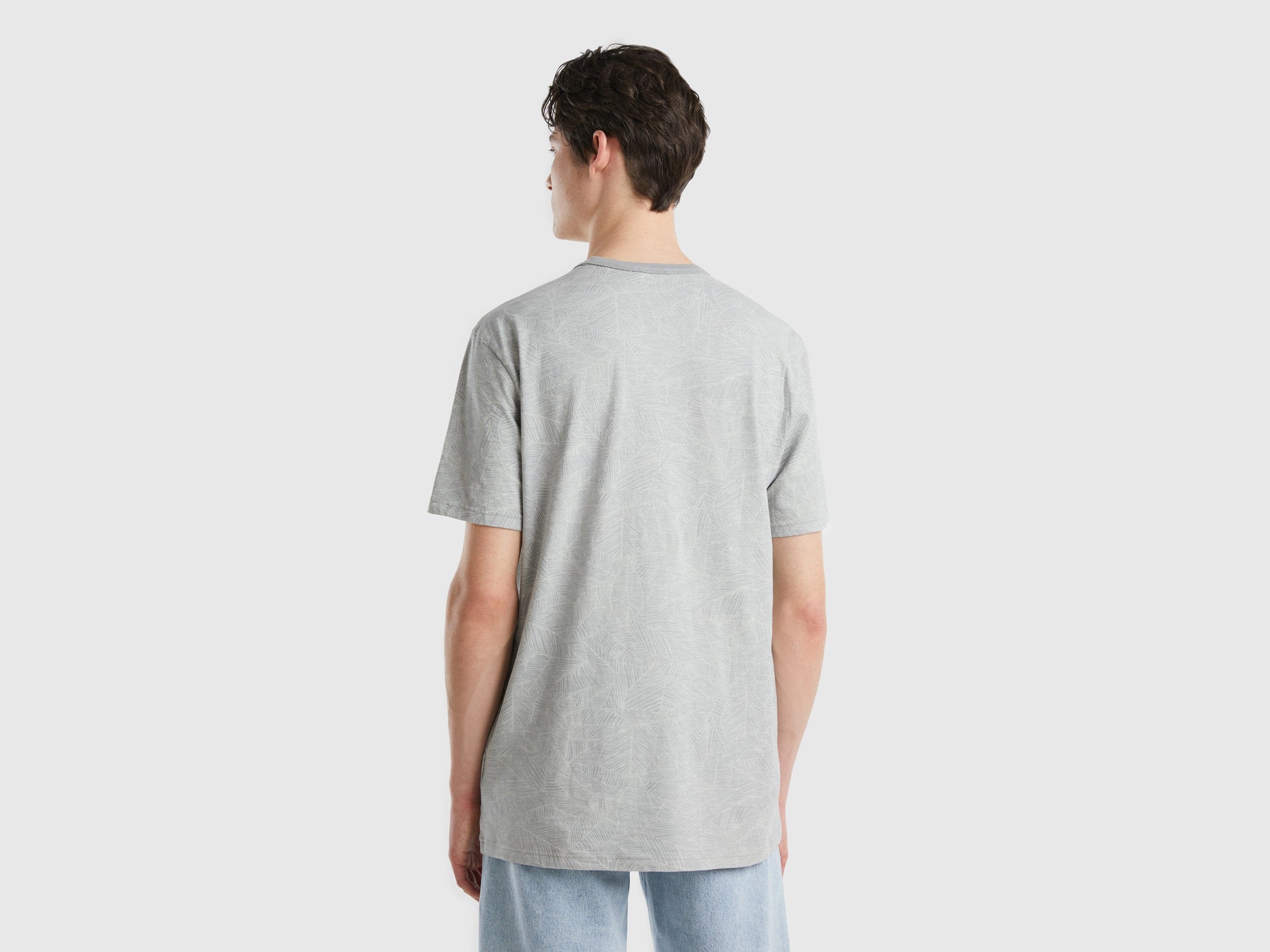 يونايتد كولورز اوف بينيتون تيشيرت سادة نص كم رجالي