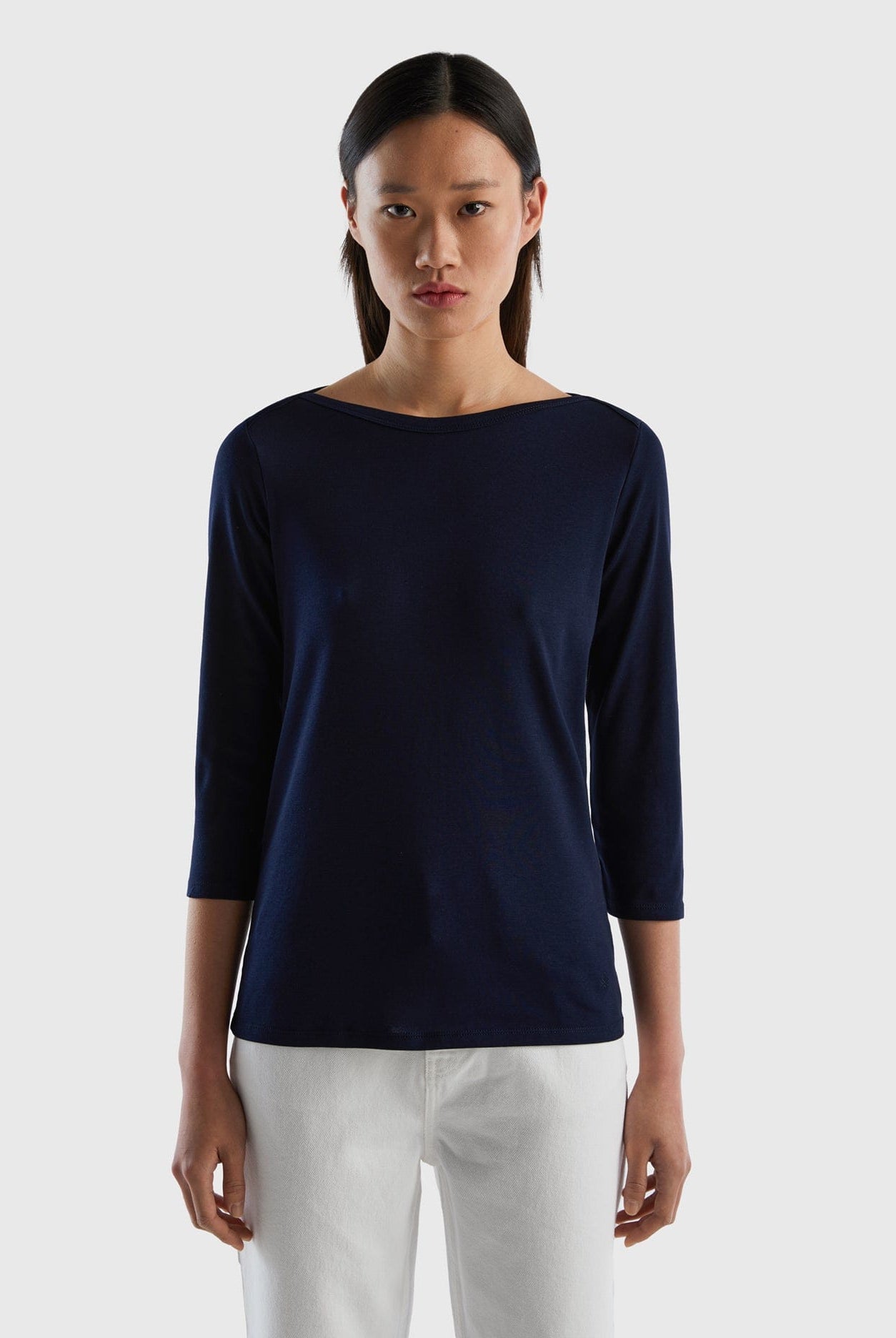 يونايتد كولورز اوف بينيتون تيشيرت برقبة دائرية من القطن الخالص 100% نسائي