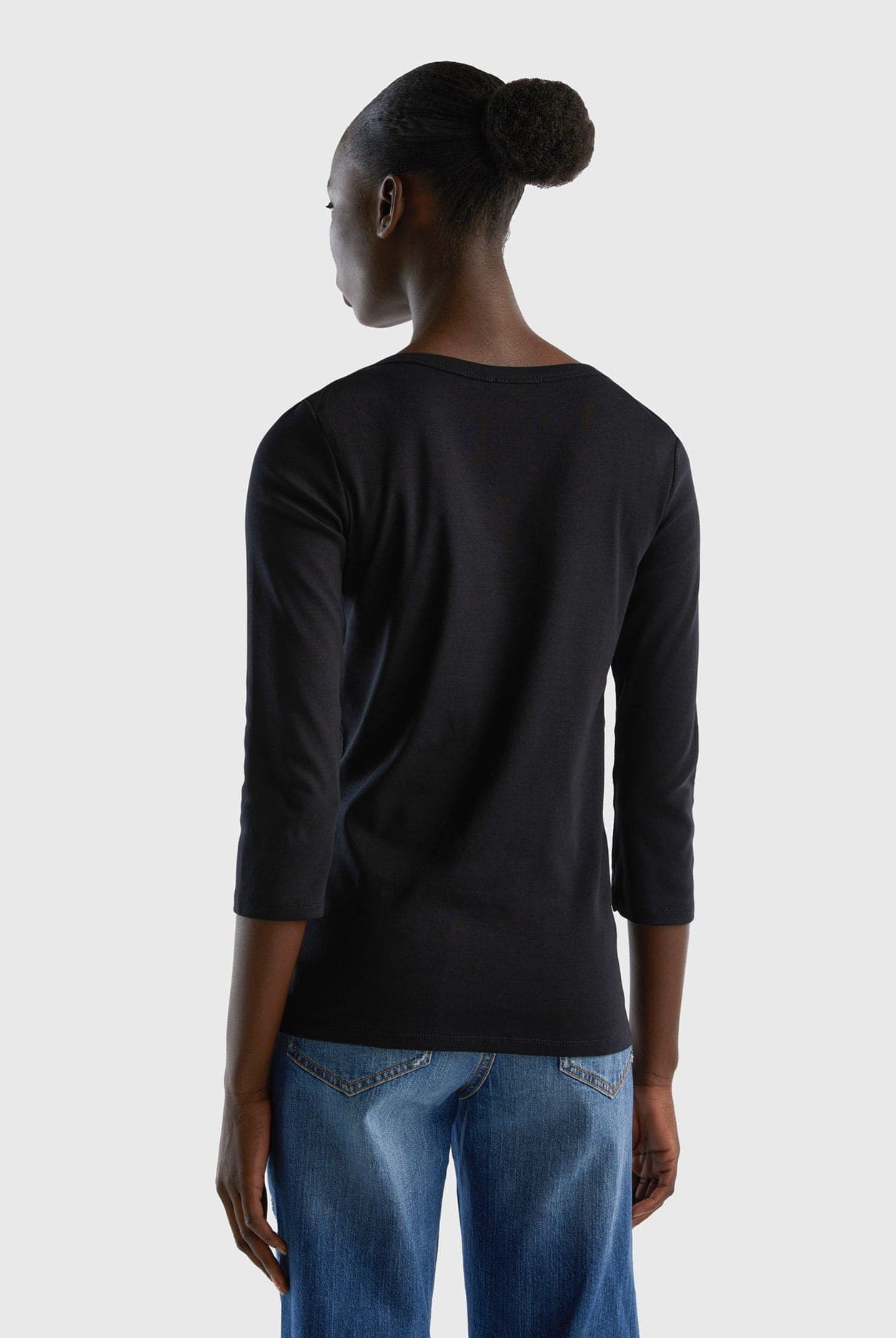 يونايتد كولورز اوف بينيتون تيشيرت برقبة دائرية من القطن الخالص 100% نسائي