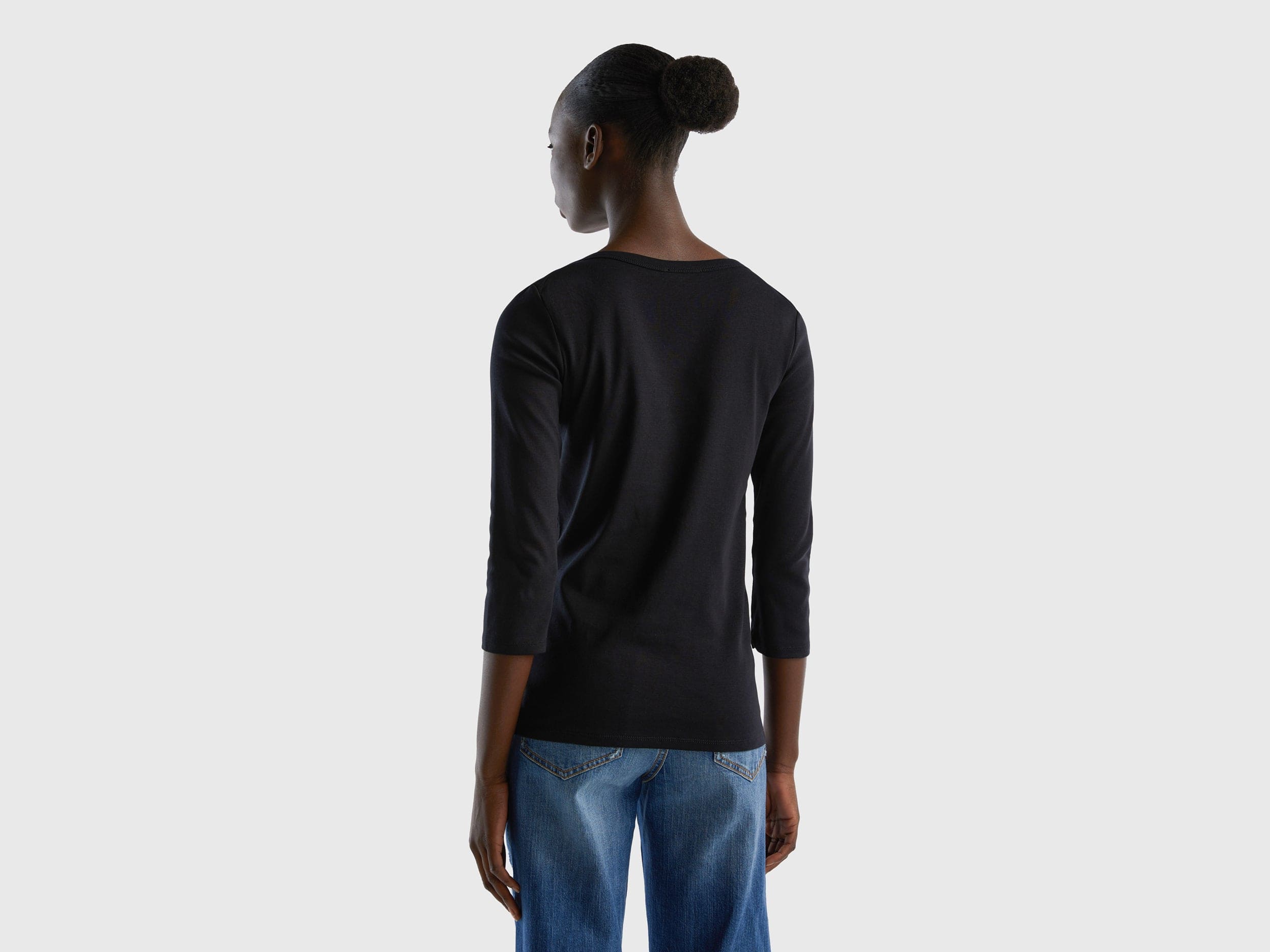 يونايتد كولورز اوف بينيتون تيشيرت برقبة دائرية من القطن الخالص 100% نسائي