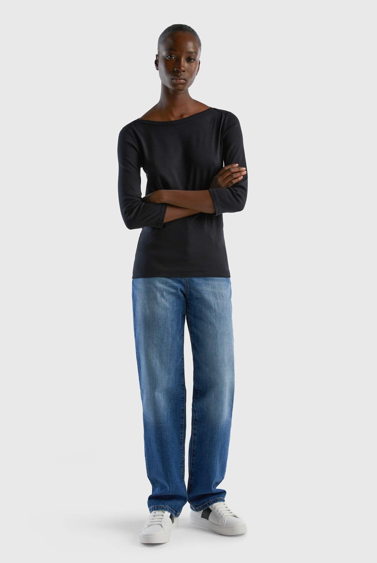 يونايتد كولورز اوف بينيتون تيشيرت برقبة دائرية من القطن الخالص 100% نسائي