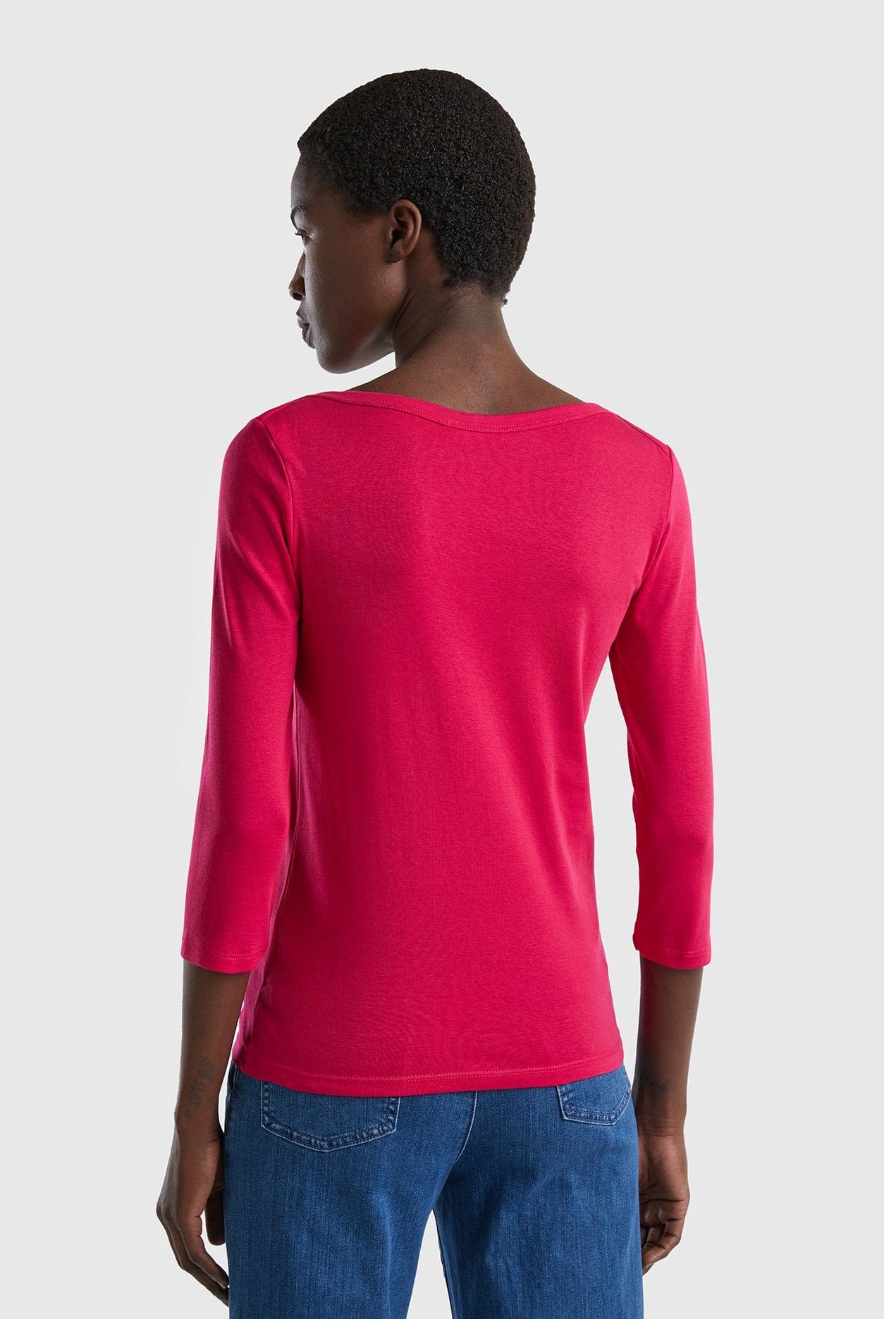 يونايتد كولورز اوف بينيتون تيشيرت برقبة دائرية من القطن الخالص 100% نسائي