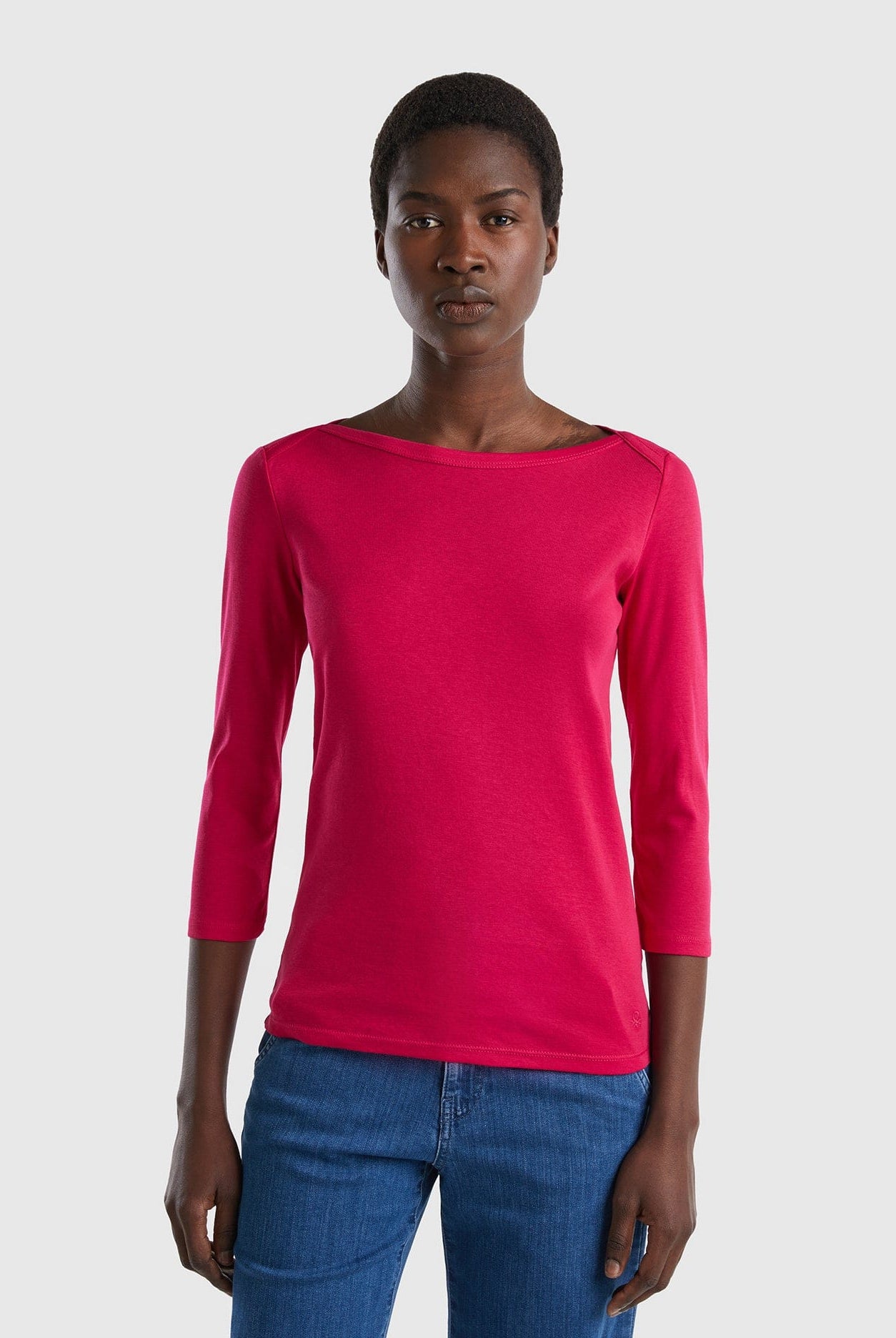 يونايتد كولورز اوف بينيتون تيشيرت برقبة دائرية من القطن الخالص 100% نسائي