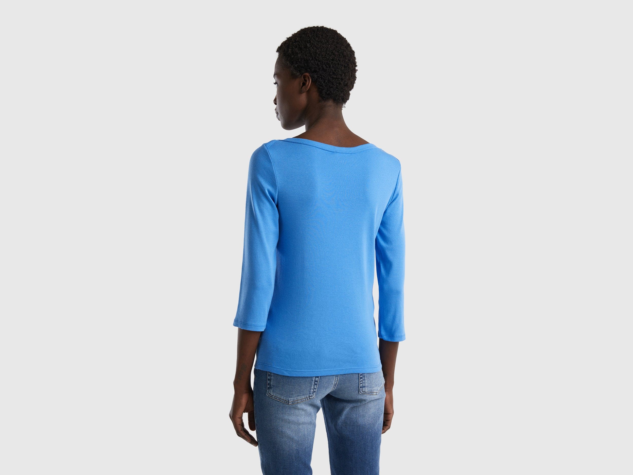 يونايتد كولورز اوف بينيتون تيشيرت برقبة دائرية من القطن الخالص 100% نسائي