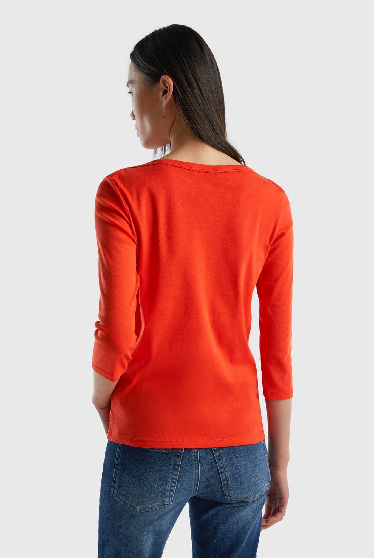 يونايتد كولورز اوف بينيتون تيشيرت برقبة دائرية من القطن الخالص 100% نسائي