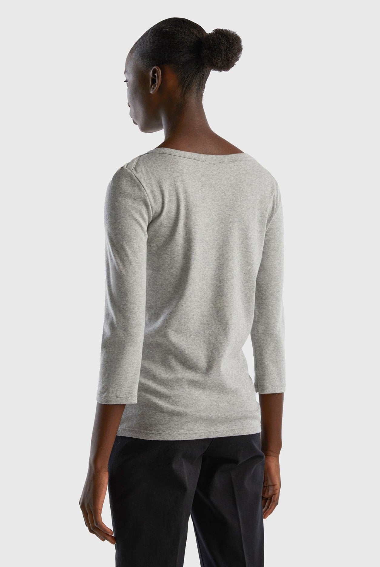 يونايتد كولورز اوف بينيتون تيشيرت برقبة دائرية من القطن الخالص 100% نسائي