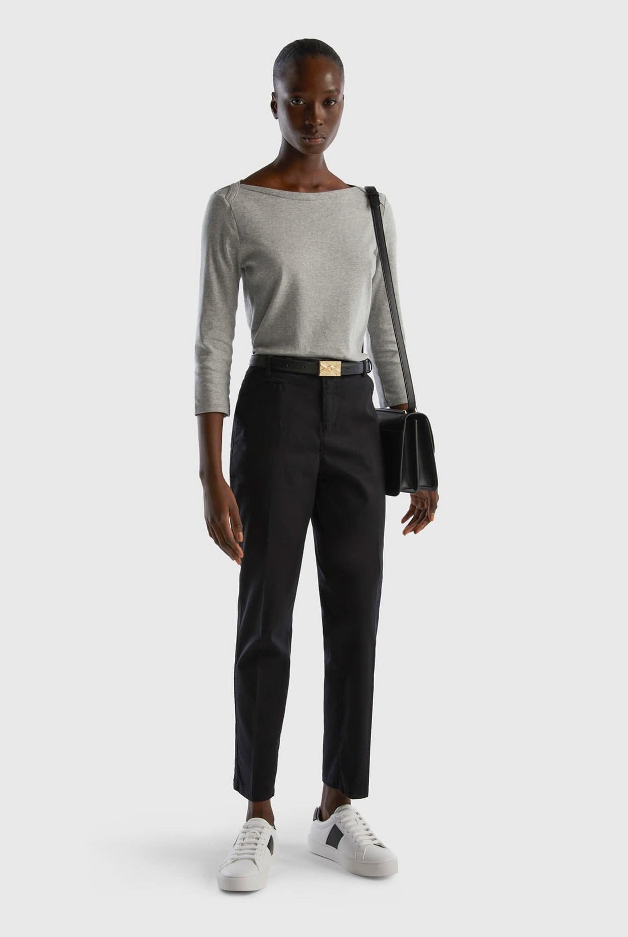 يونايتد كولورز اوف بينيتون تيشيرت برقبة دائرية من القطن الخالص 100% نسائي