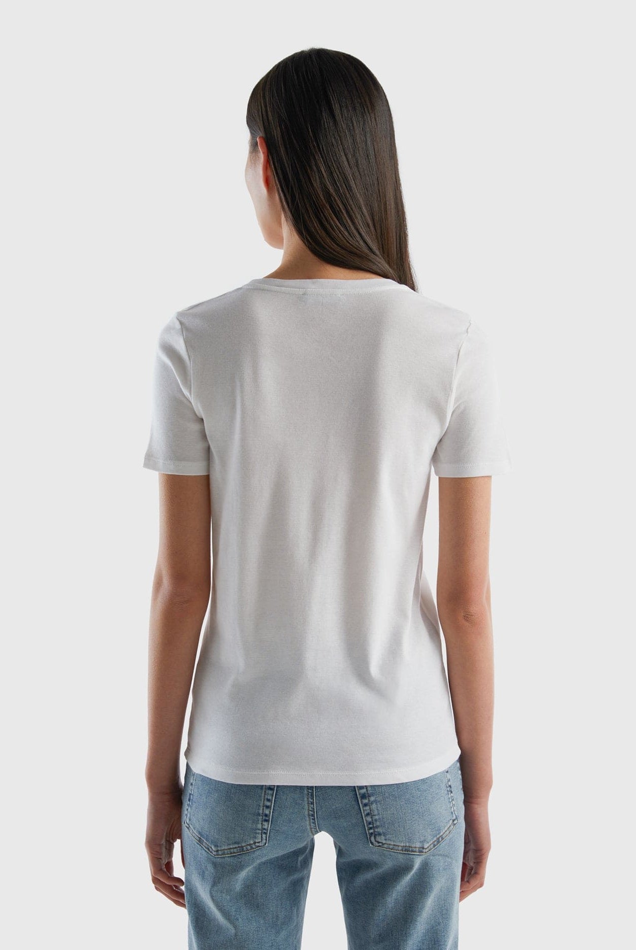 يونايتد كولورز اوف بينيتون قميص قطن خالص برقبة على شكل V