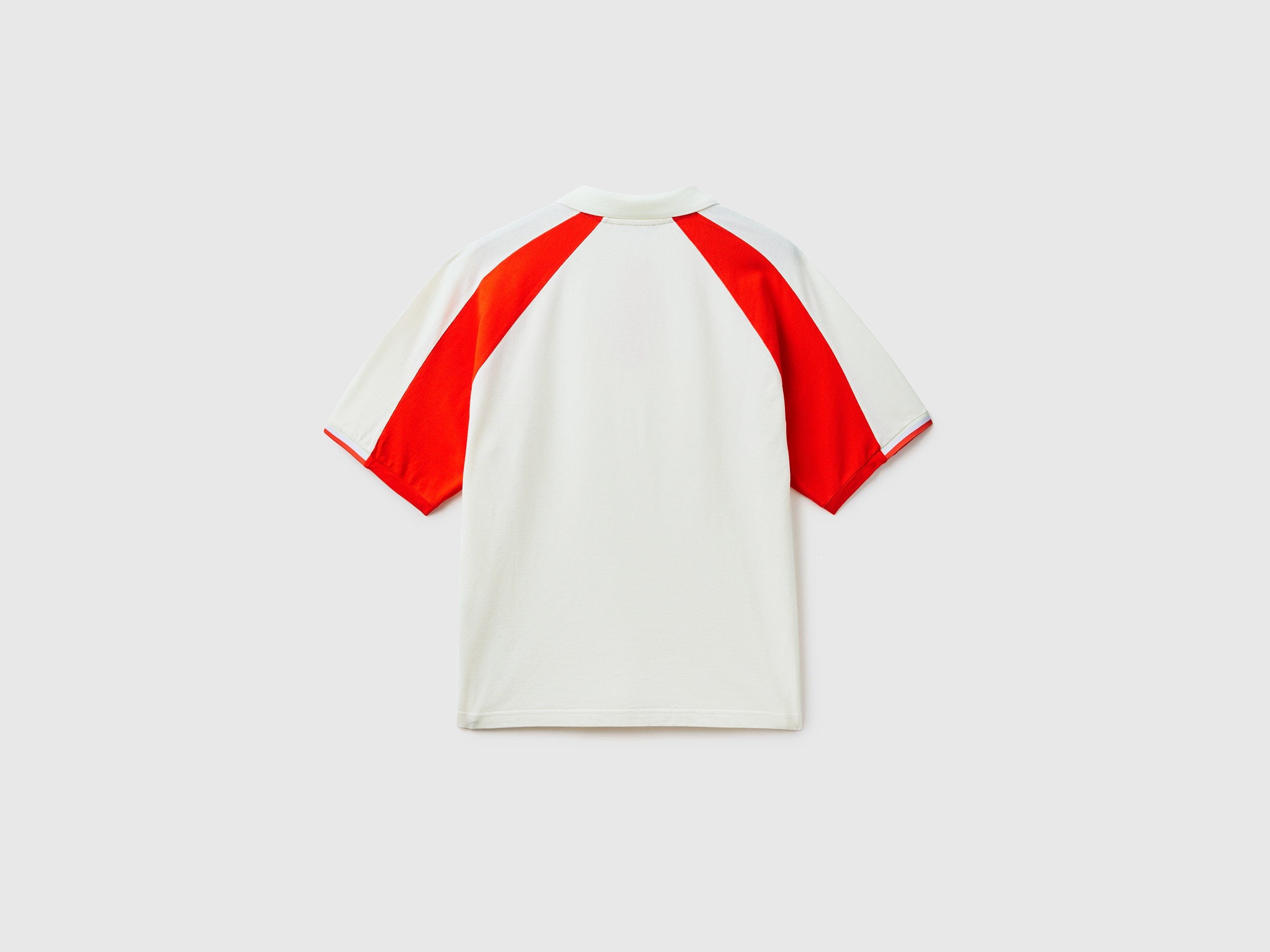 يونايتد كولورز اوف بينيتون تيشيرت بولو شبابي بأشرطة