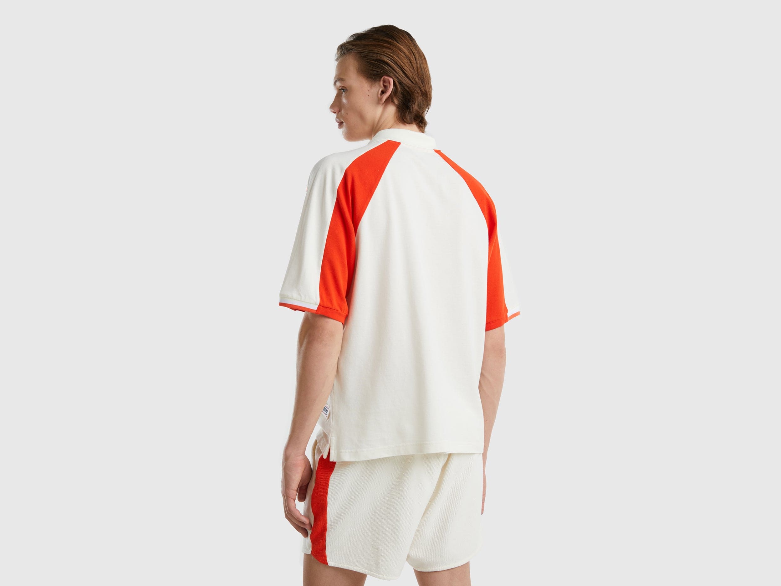 يونايتد كولورز اوف بينيتون تيشيرت بولو شبابي بأشرطة