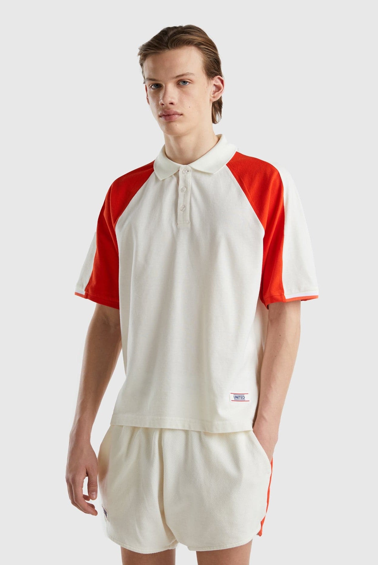 يونايتد كولورز اوف بينيتون تيشيرت بولو شبابي بأشرطة