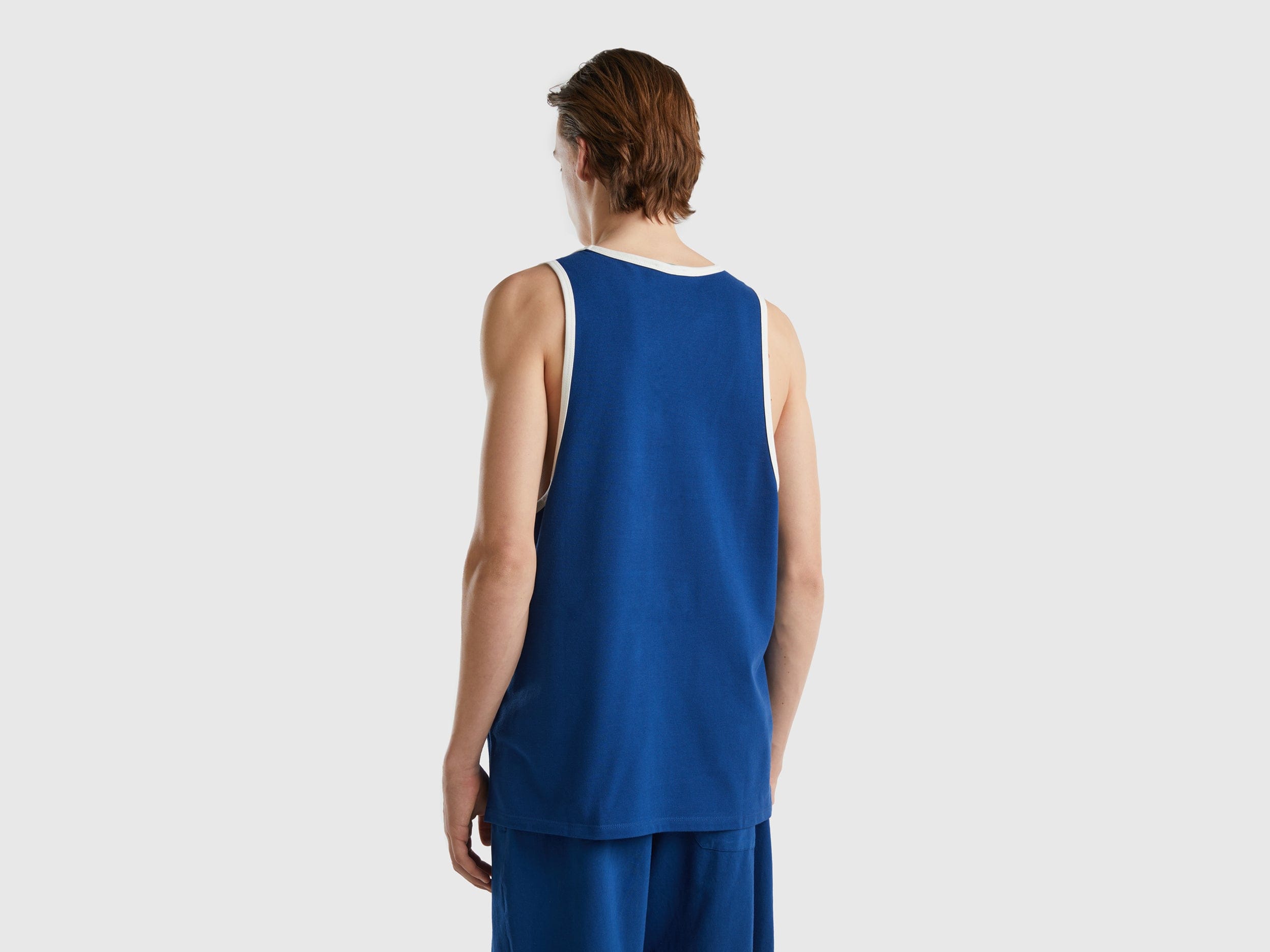 يونايتد كولورز اوف بينيتون تيشيرت كت بطبعة أمامية رجالي