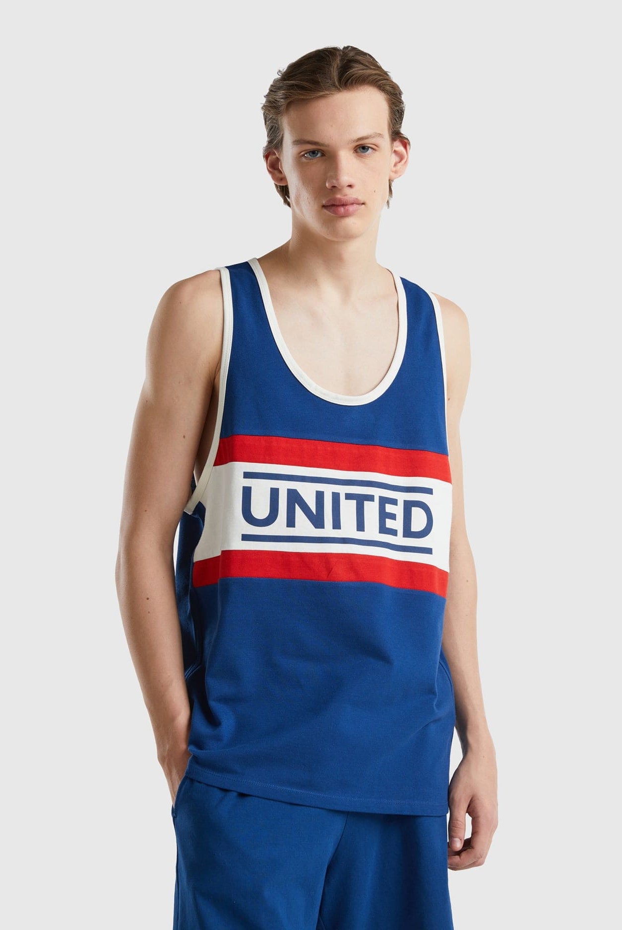 يونايتد كولورز اوف بينيتون تيشيرت كت بطبعة أمامية رجالي