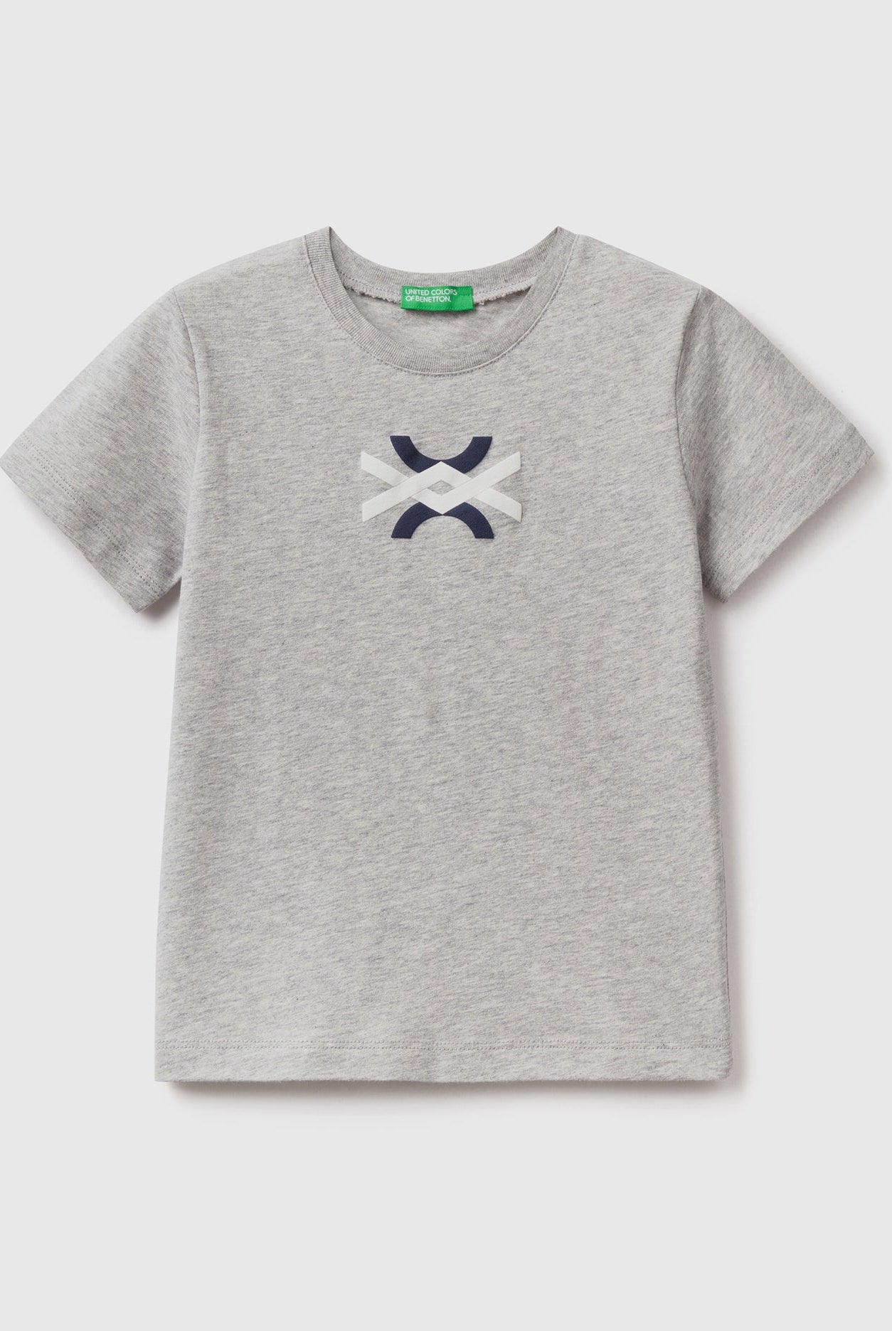 يونايتد كولورز اوف بينيتون تي شيرت بشعار من القطن العضوي بنسبة 100% بشعار أطفالي