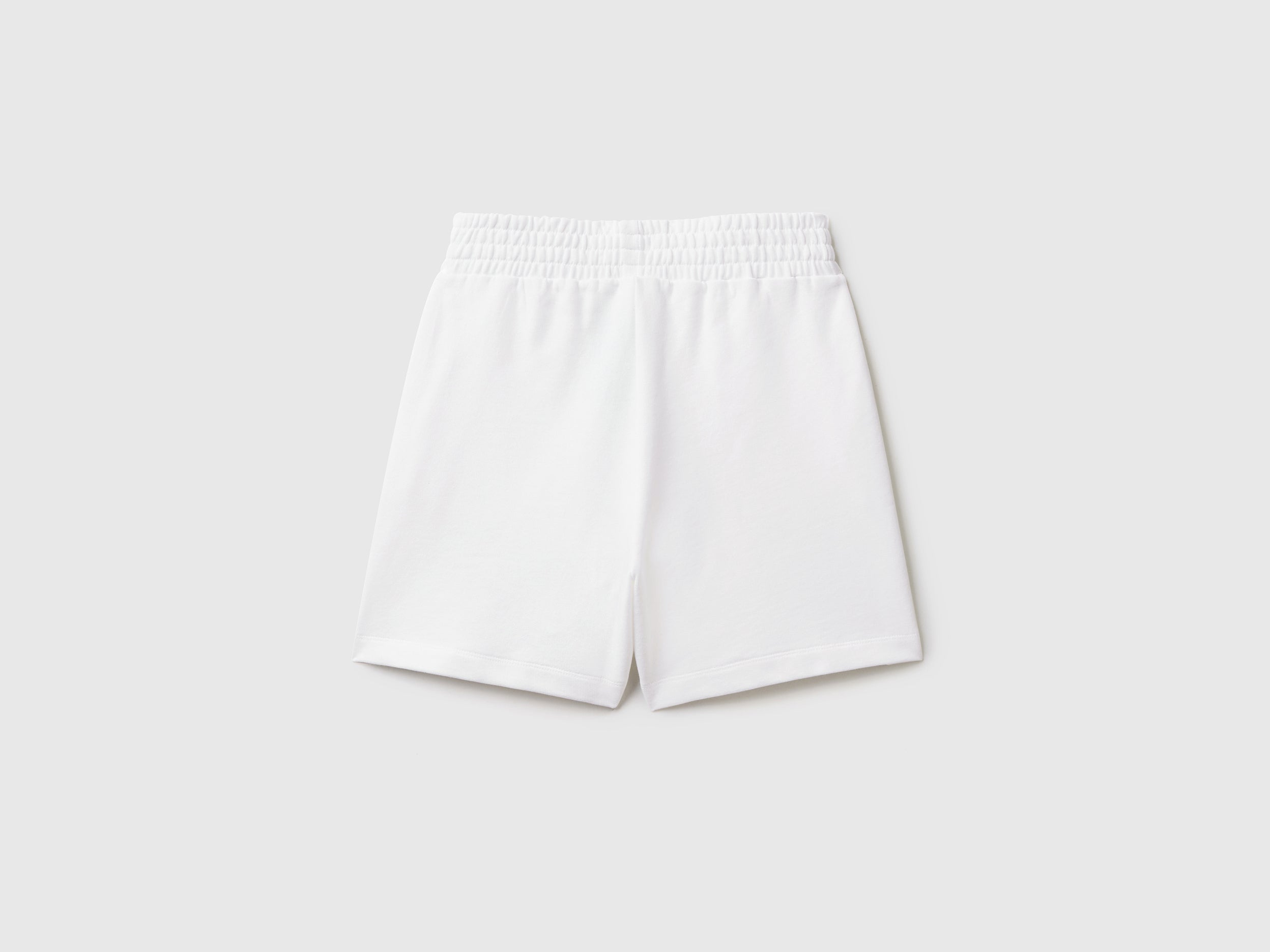 يونايتد كولورز اوف بينيتون شورت رياضي بجيوب واسع نسائي