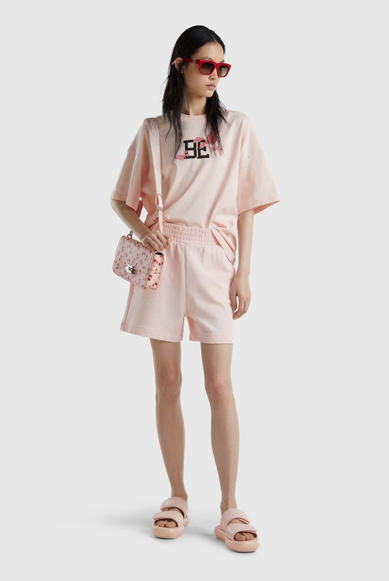 يونايتد كولورز اوف بينيتون شورت رياضي بجيوب واسع نسائي