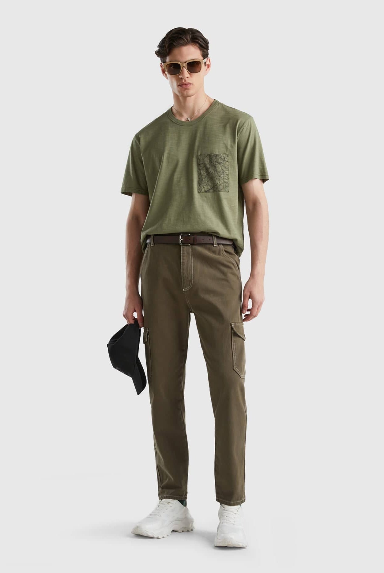 يونايتد كولورز اوف بينيتون تيشيرت بجيب أمامي نص كم رجالي