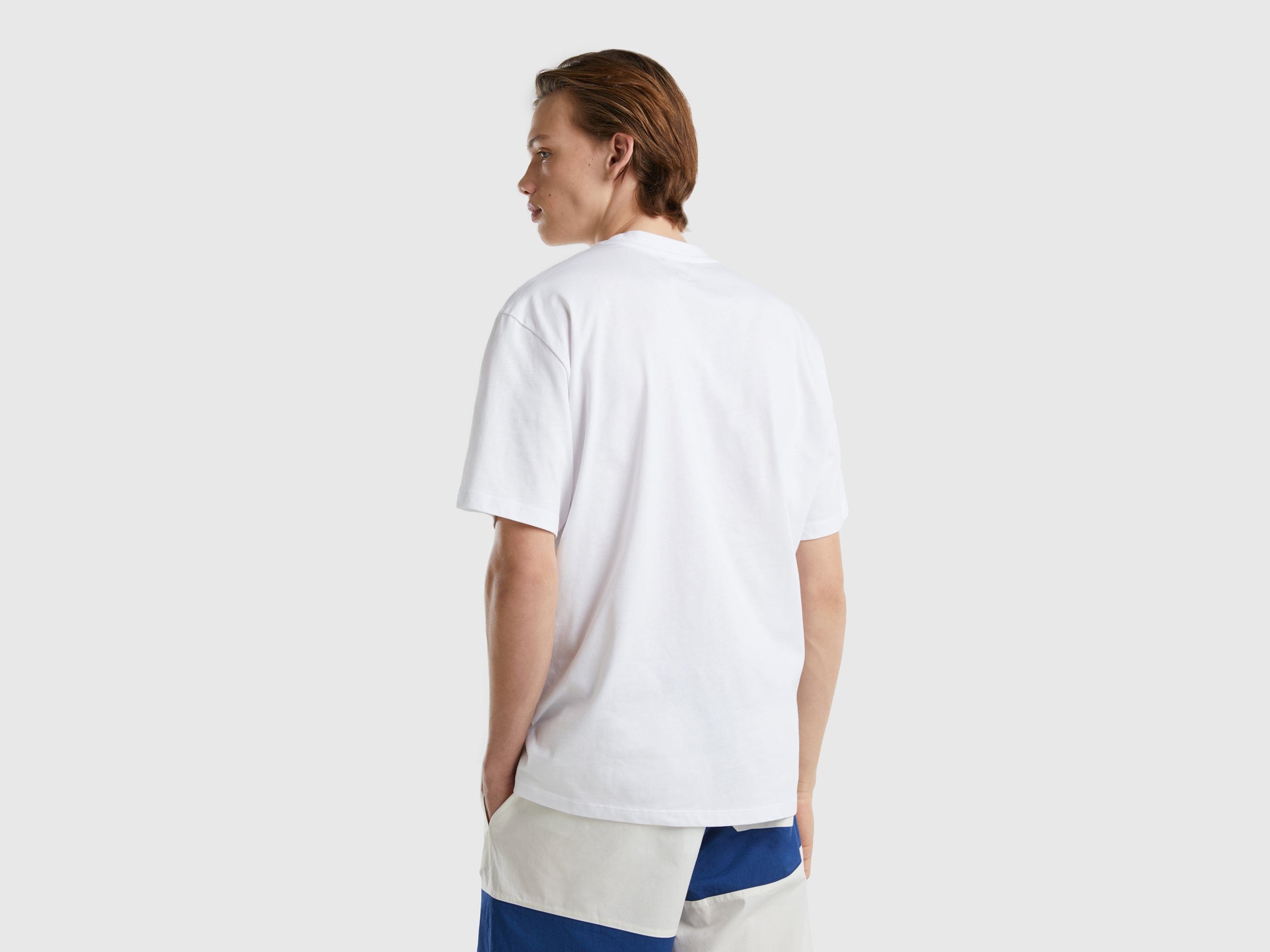 يونايتد كولورز اوف بينيتون تيشيرت بطبعة فواكه أمامية نص كم رجالي