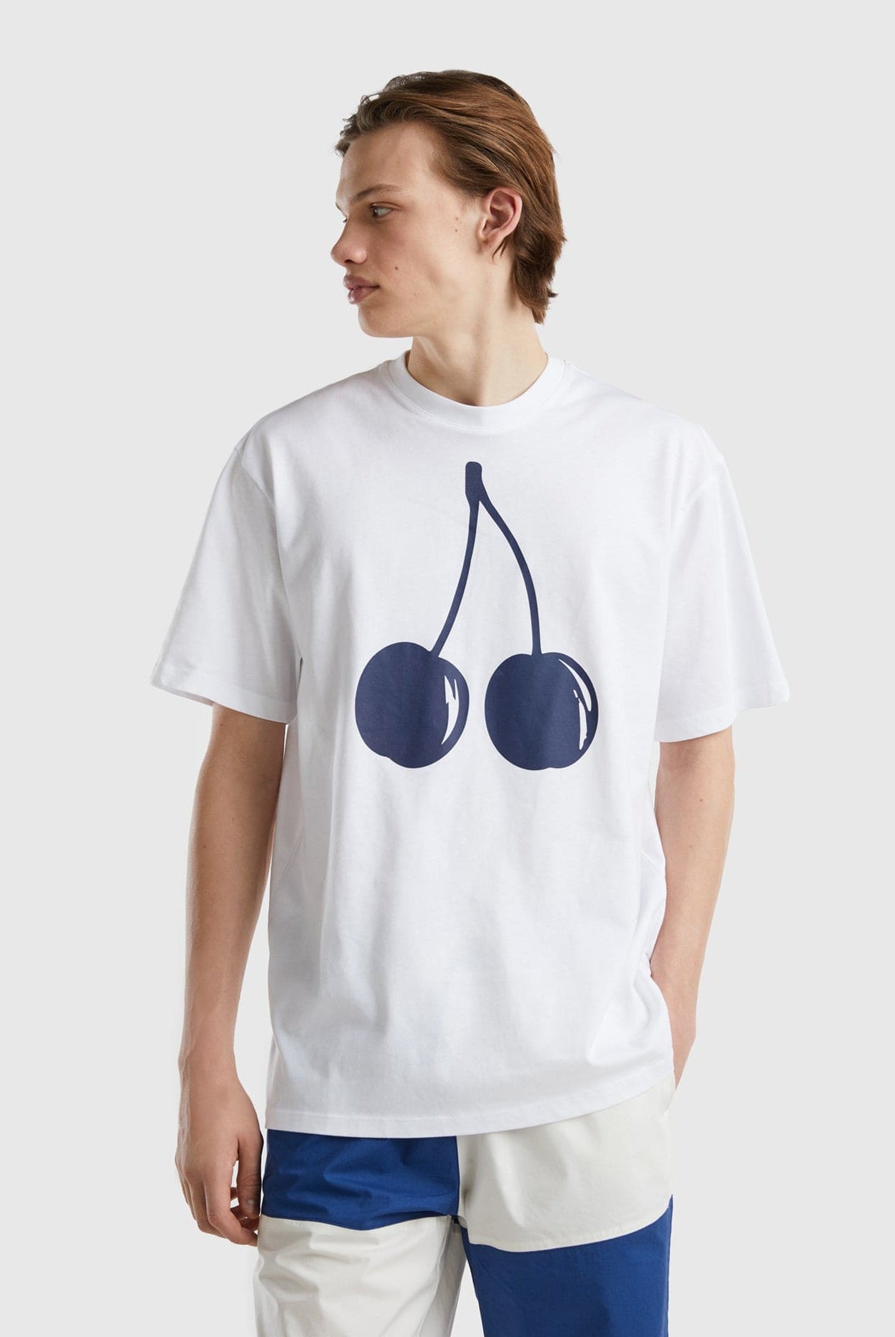 يونايتد كولورز اوف بينيتون تيشيرت بطبعة فواكه أمامية نص كم رجالي