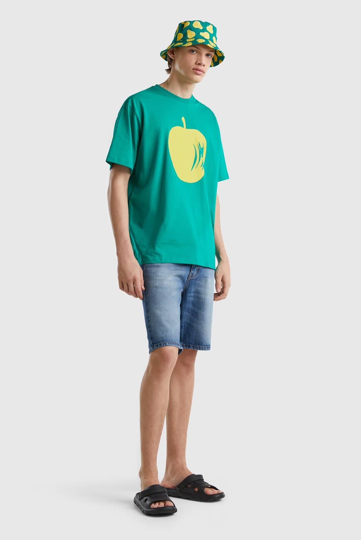 يونايتد كولورز اوف بينيتون تيشيرت بطبعة فواكه أمامية نص كم رجالي