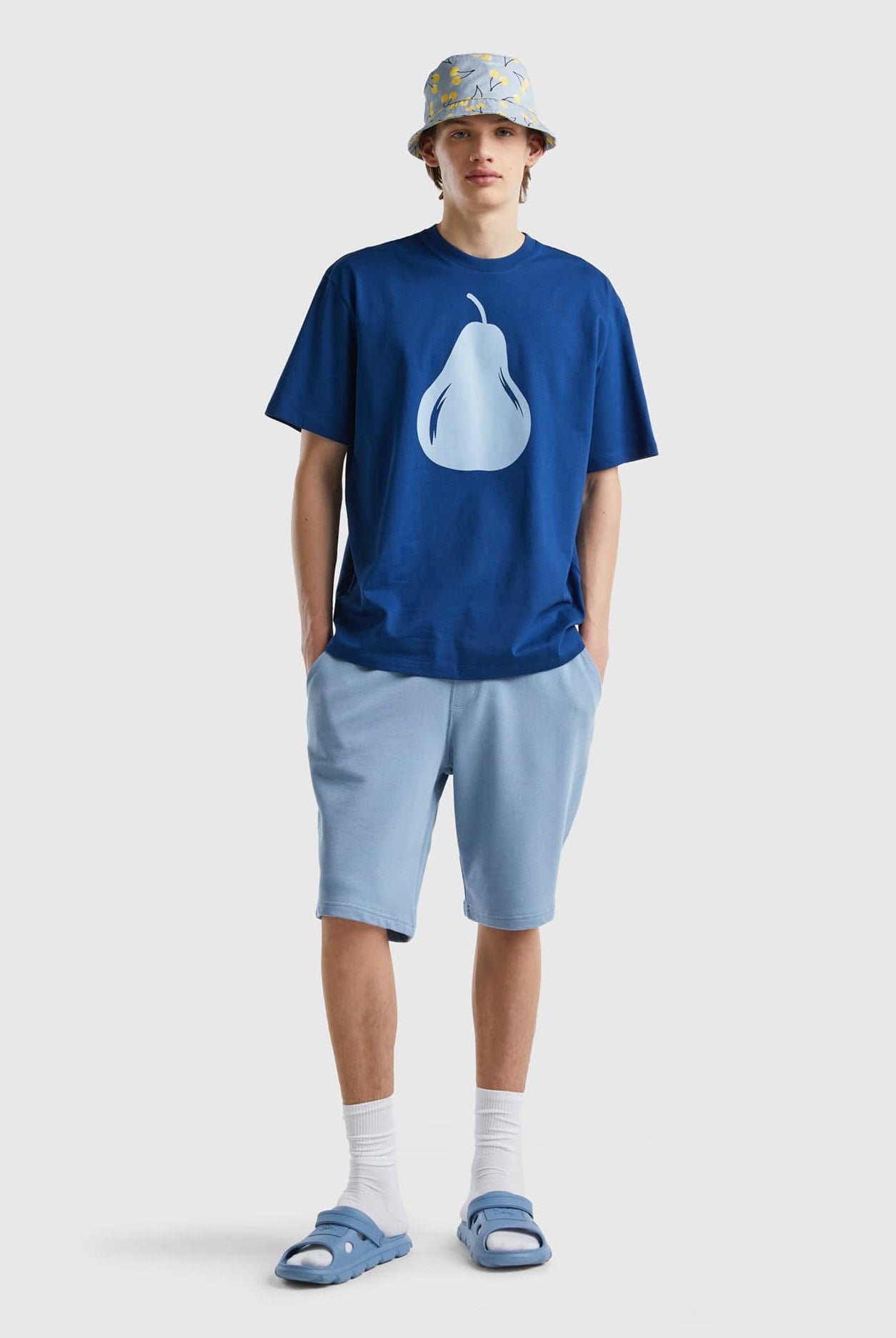 يونايتد كولورز اوف بينيتون تيشيرت بطبعة فواكه أمامية نص كم رجالي