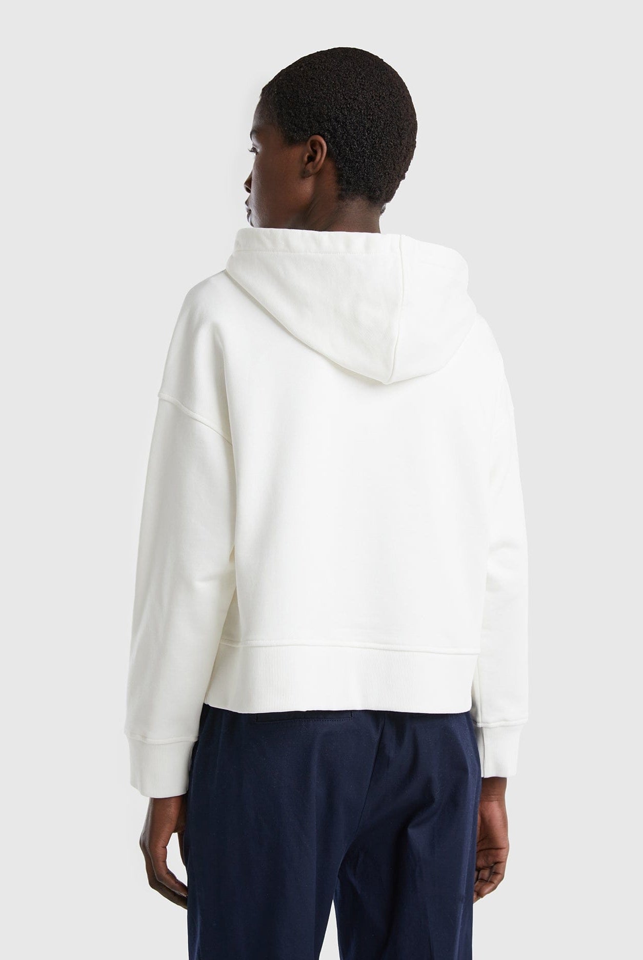 يونايتد كولورز اوف بينيتون هودي بقصة مربعة سادة بسحاب نسائي