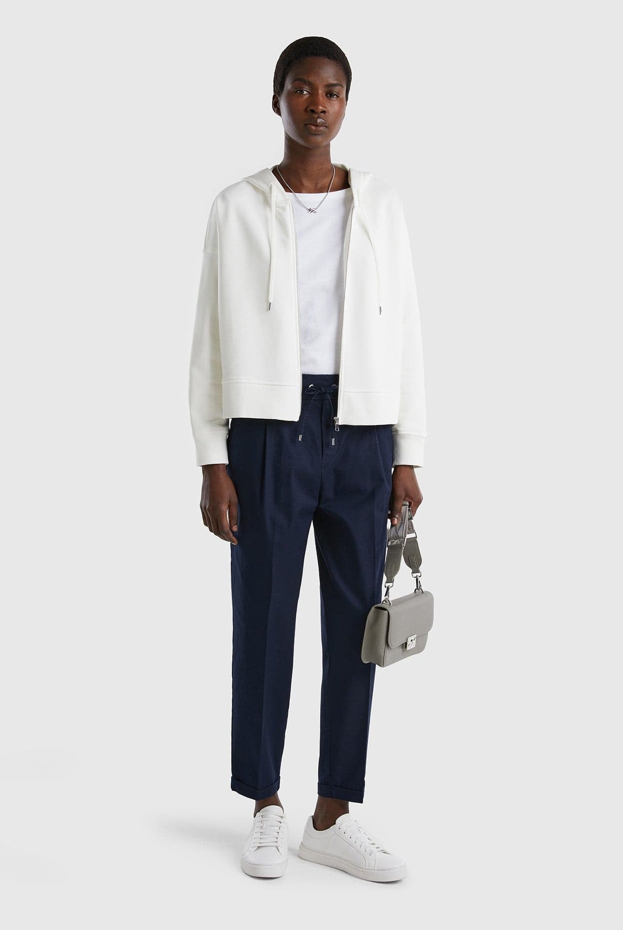 يونايتد كولورز اوف بينيتون هودي بقصة مربعة سادة بسحاب نسائي