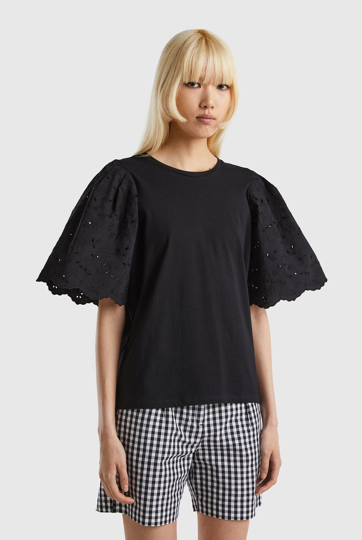 يونايتد كولورز اوف بينيتون تي شيرت بأكمام مخرمة نسائي