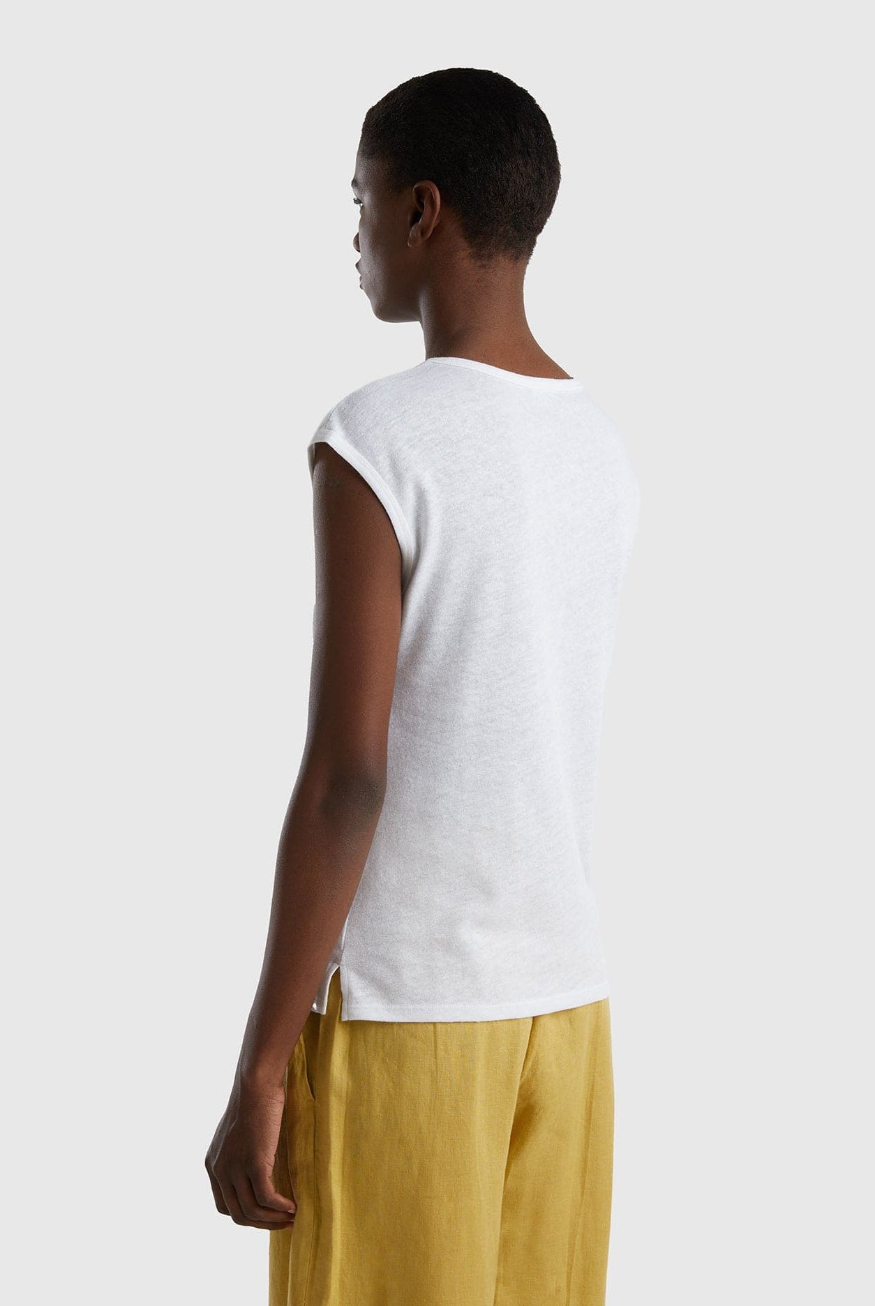 يونايتد كولورز اوف بينيتون تانك توب خفيف بخليط الكتان