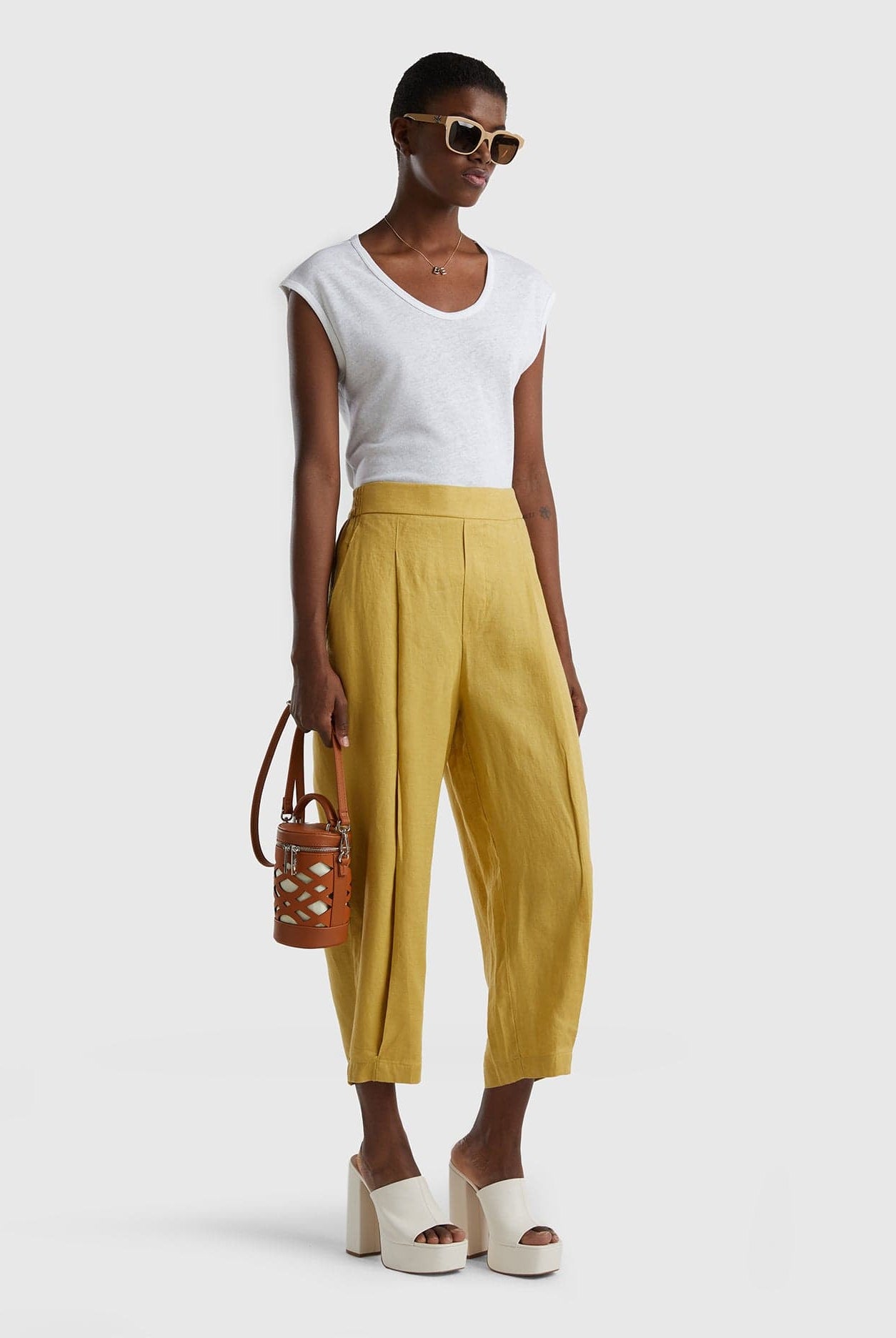 يونايتد كولورز اوف بينيتون تانك توب خفيف بخليط الكتان