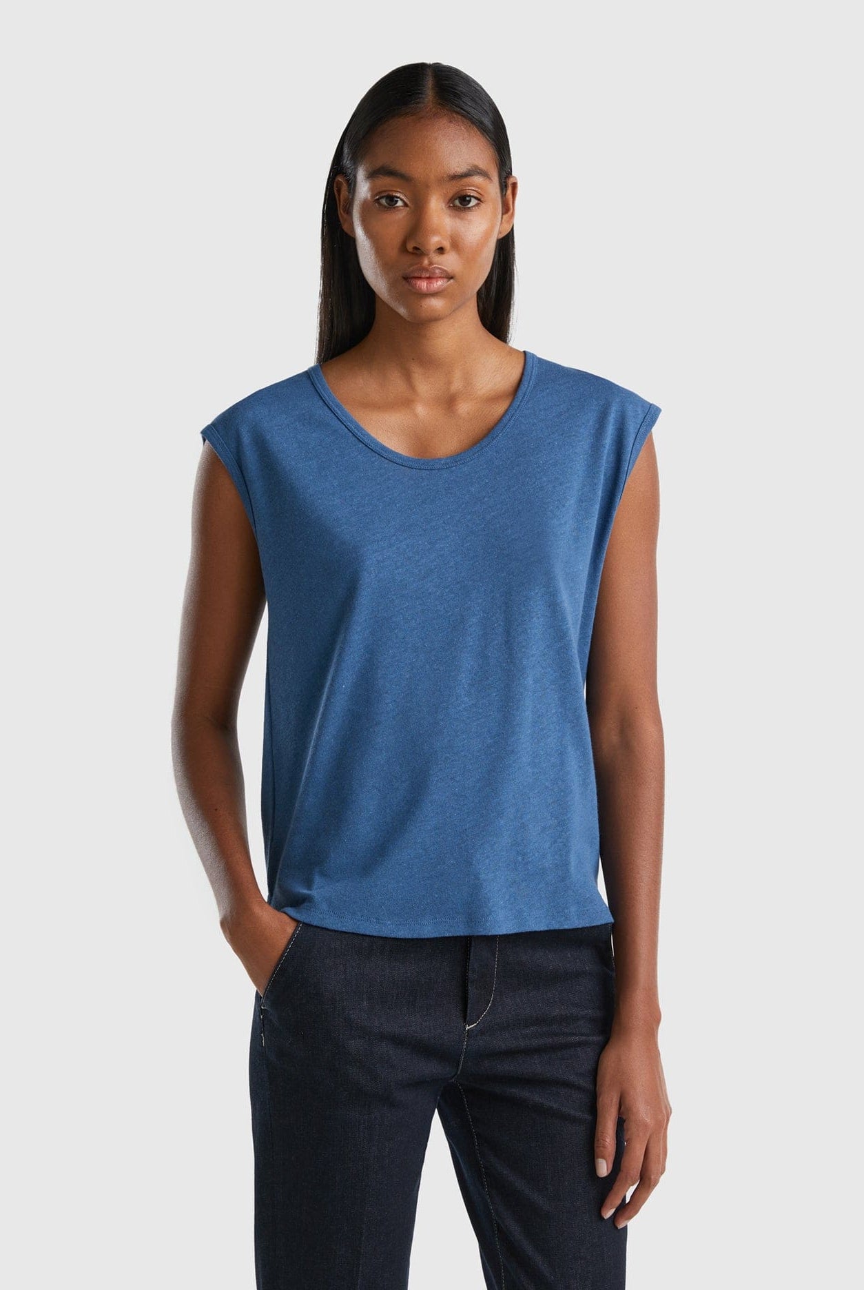 يونايتد كولورز اوف بينيتون تانك توب خفيف بخليط الكتان