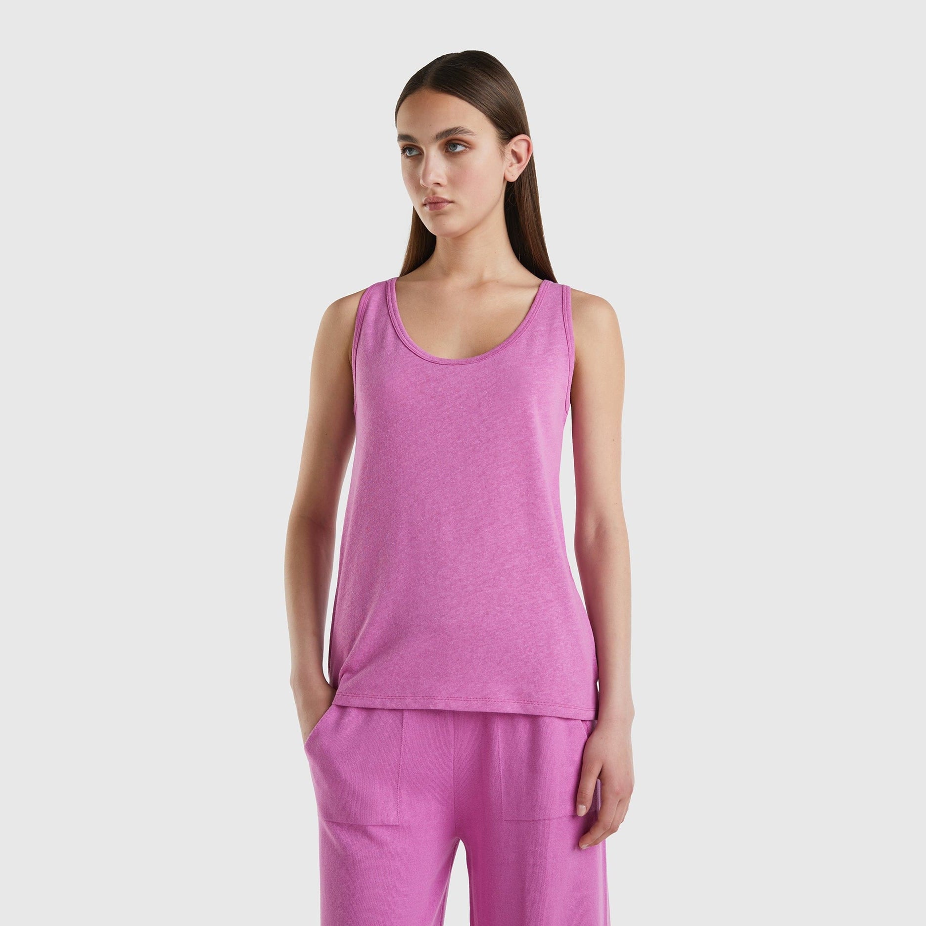 يونايتد كولورز اوف بينيتون تيشيرت كت سادة نسائي