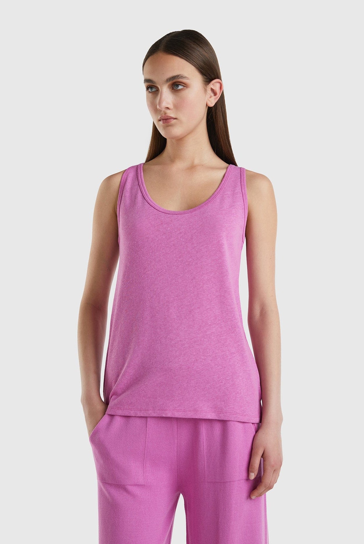 يونايتد كولورز اوف بينيتون تيشيرت كت سادة نسائي