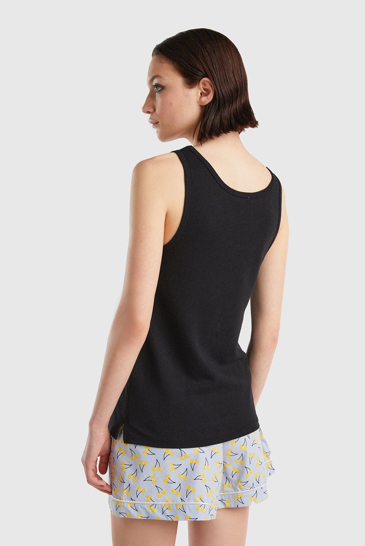 يونايتد كولورز اوف بينيتون تيشيرت كت سادة نسائي