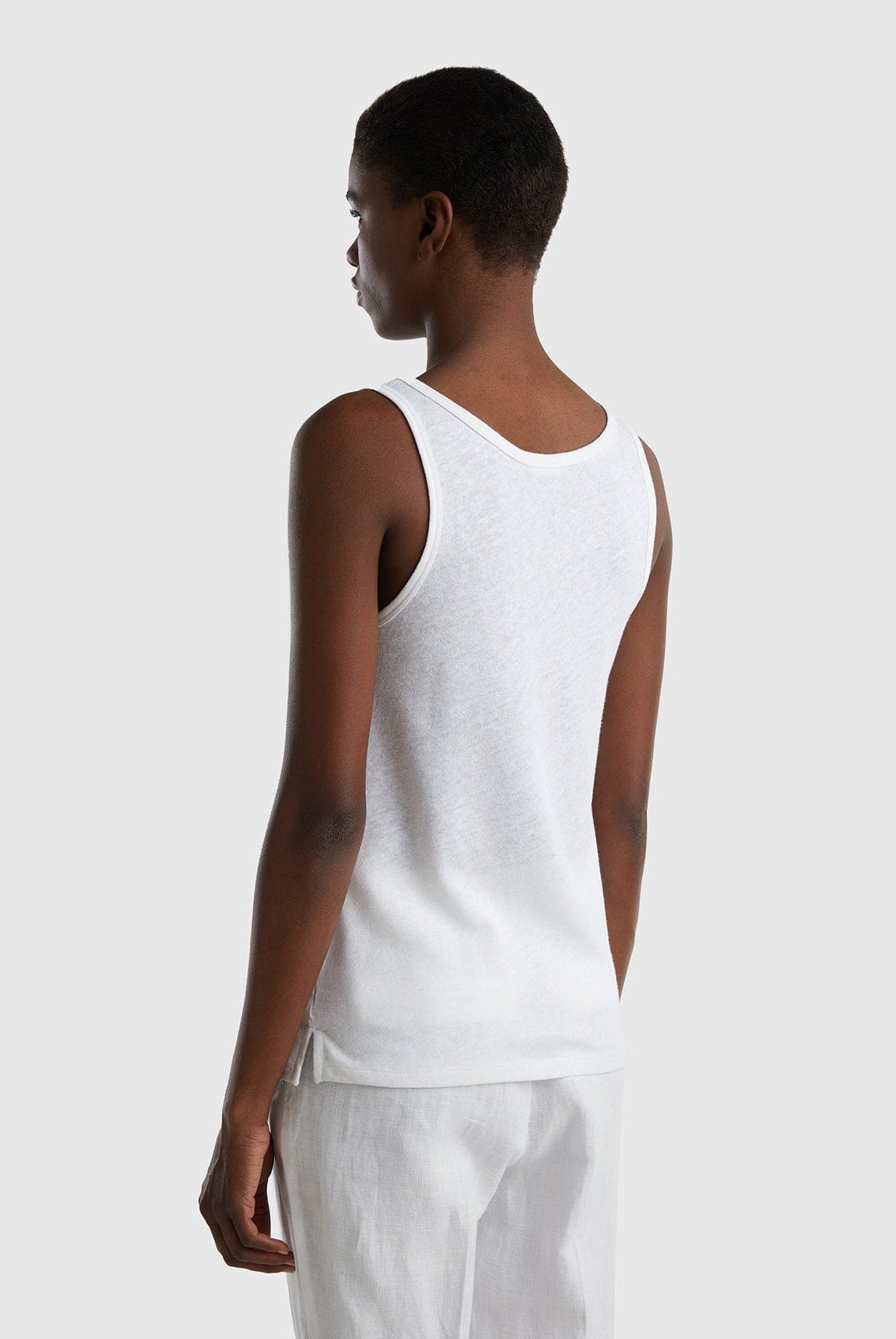 يونايتد كولورز اوف بينيتون تيشيرت كت سادة نسائي