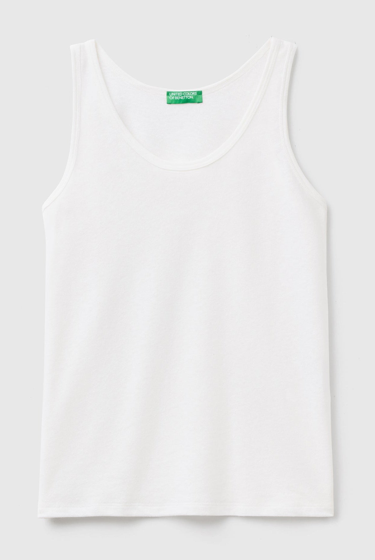 يونايتد كولورز اوف بينيتون تيشيرت كت سادة نسائي