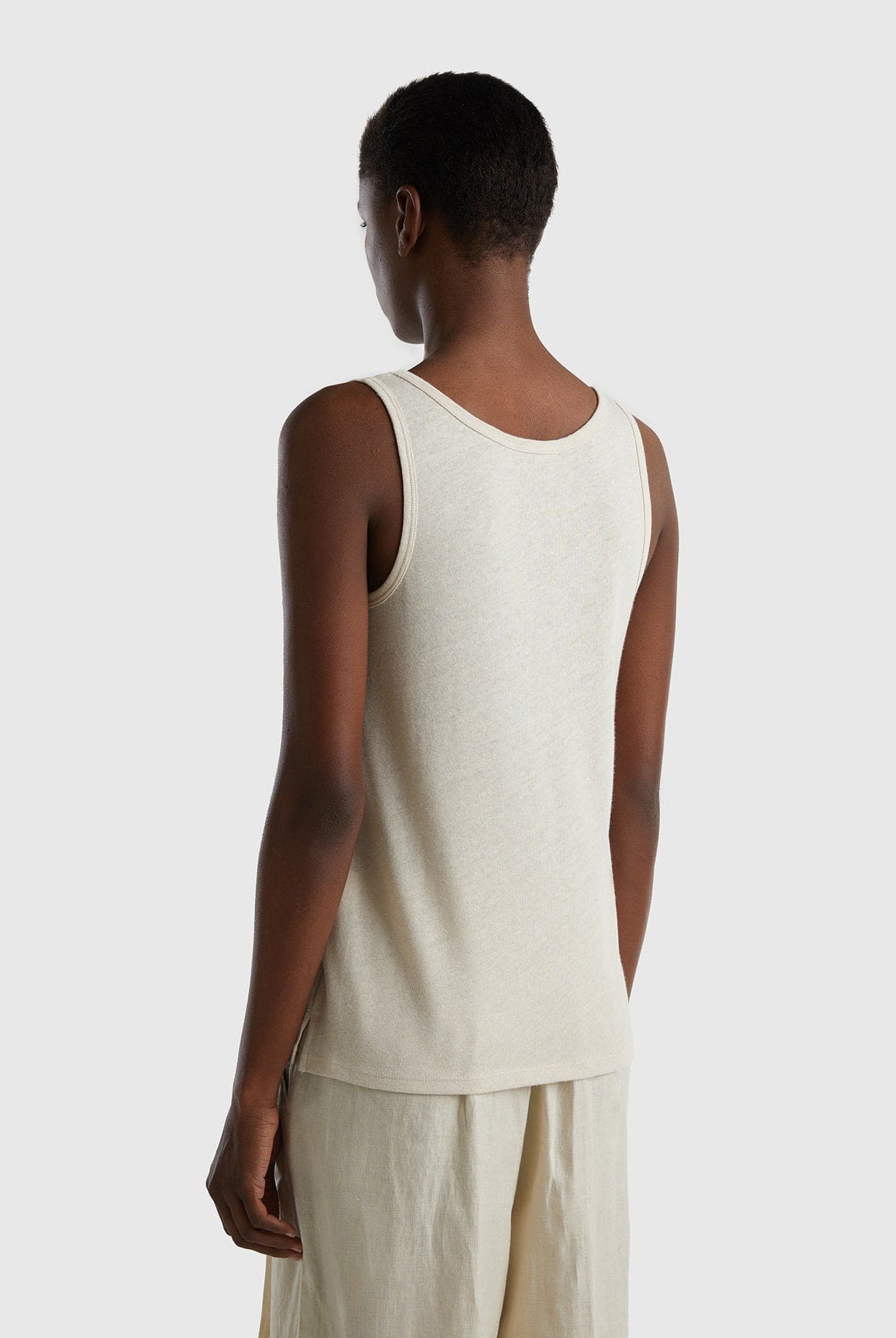 يونايتد كولورز اوف بينيتون تيشيرت كت سادة نسائي