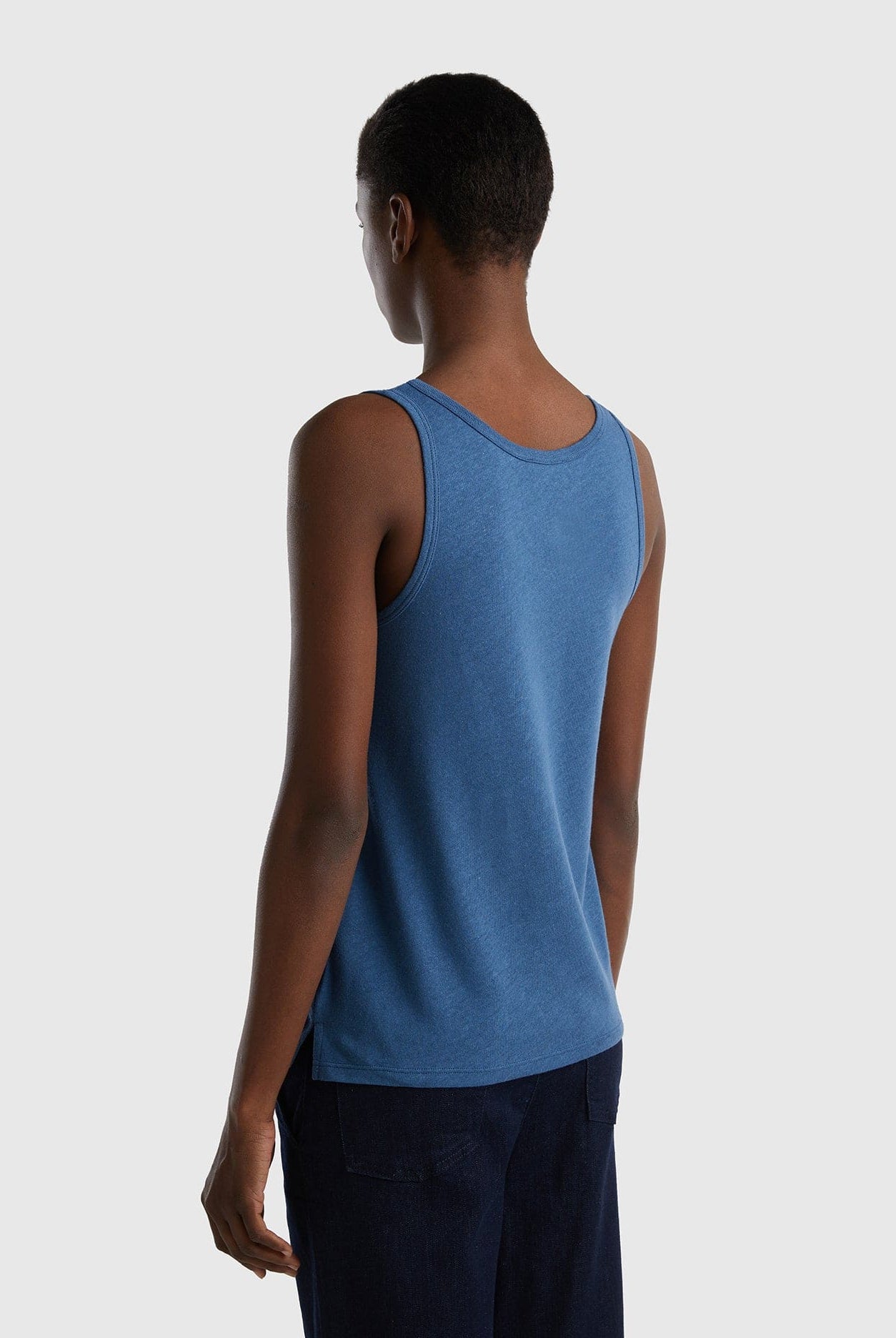 يونايتد كولورز اوف بينيتون تيشيرت كت سادة نسائي