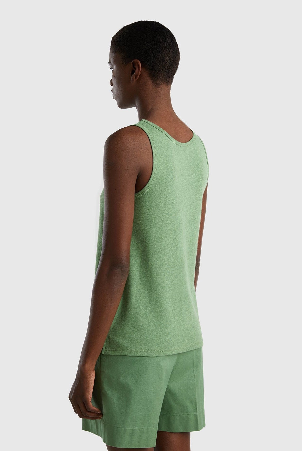 يونايتد كولورز اوف بينيتون تيشيرت كت سادة نسائي