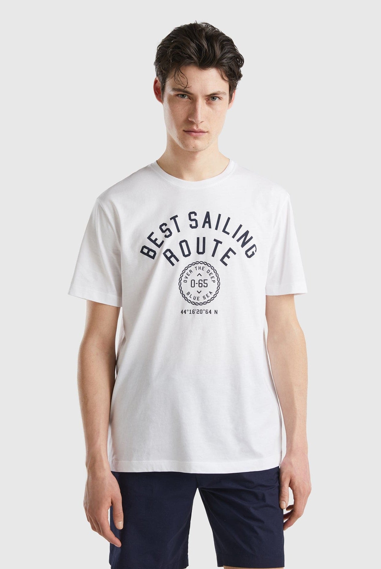 يونايتد كولورز اوف بينيتون تيشيرت شبابي قطن طويل الألياف مع طبعة على الصدر